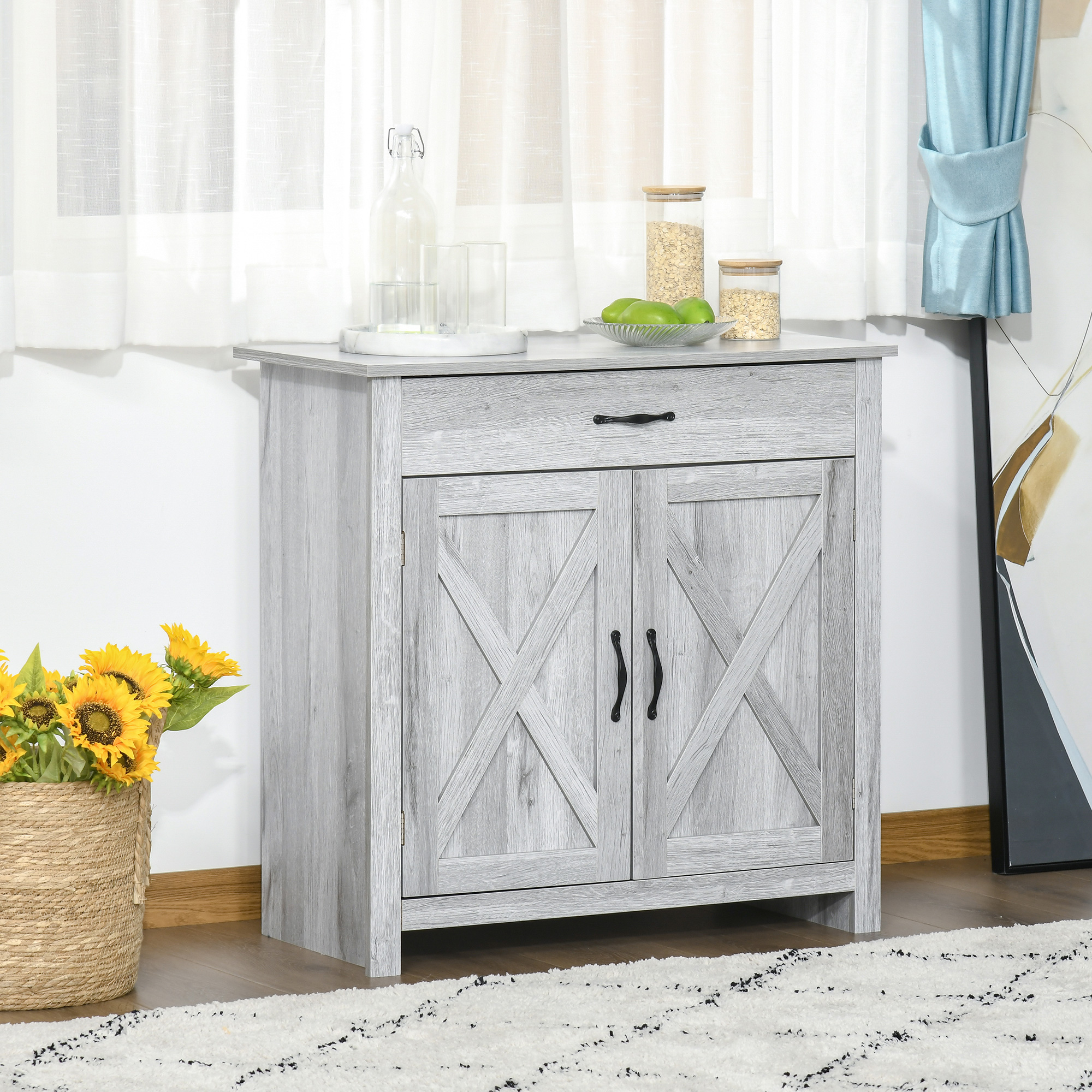 Gabinete de madera gris con cajón y puertas dobles, girasoles, cristalería.