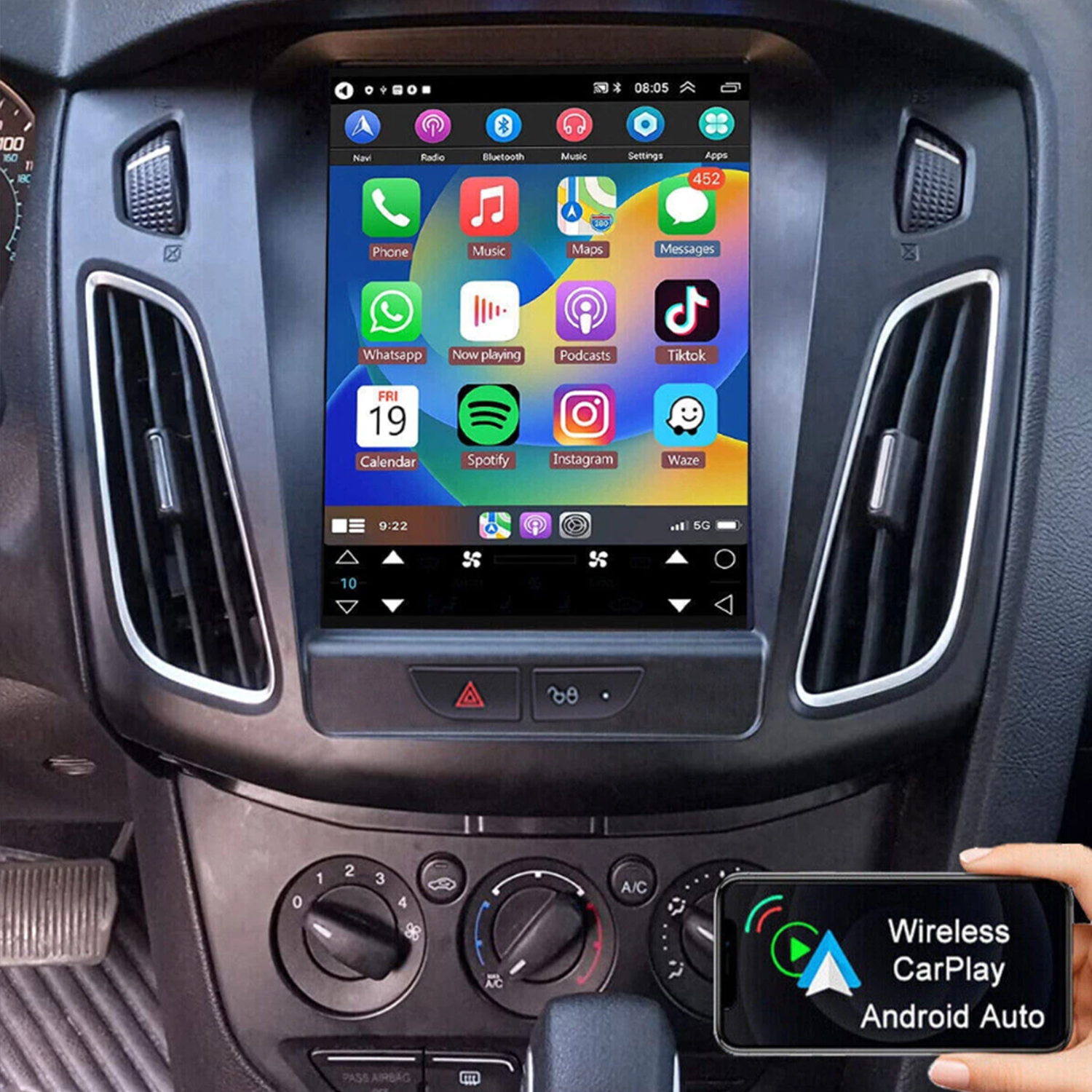 Un sistema di infotainment per auto che mostra icone di app e uno smartphone con Wireless CarPlay.