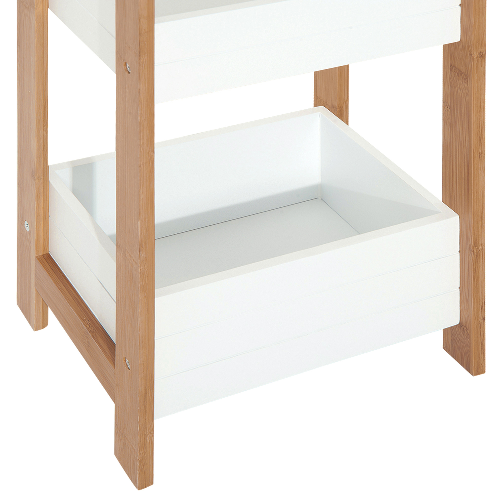 Un estante blanco con marco de madera, vista de cerca.