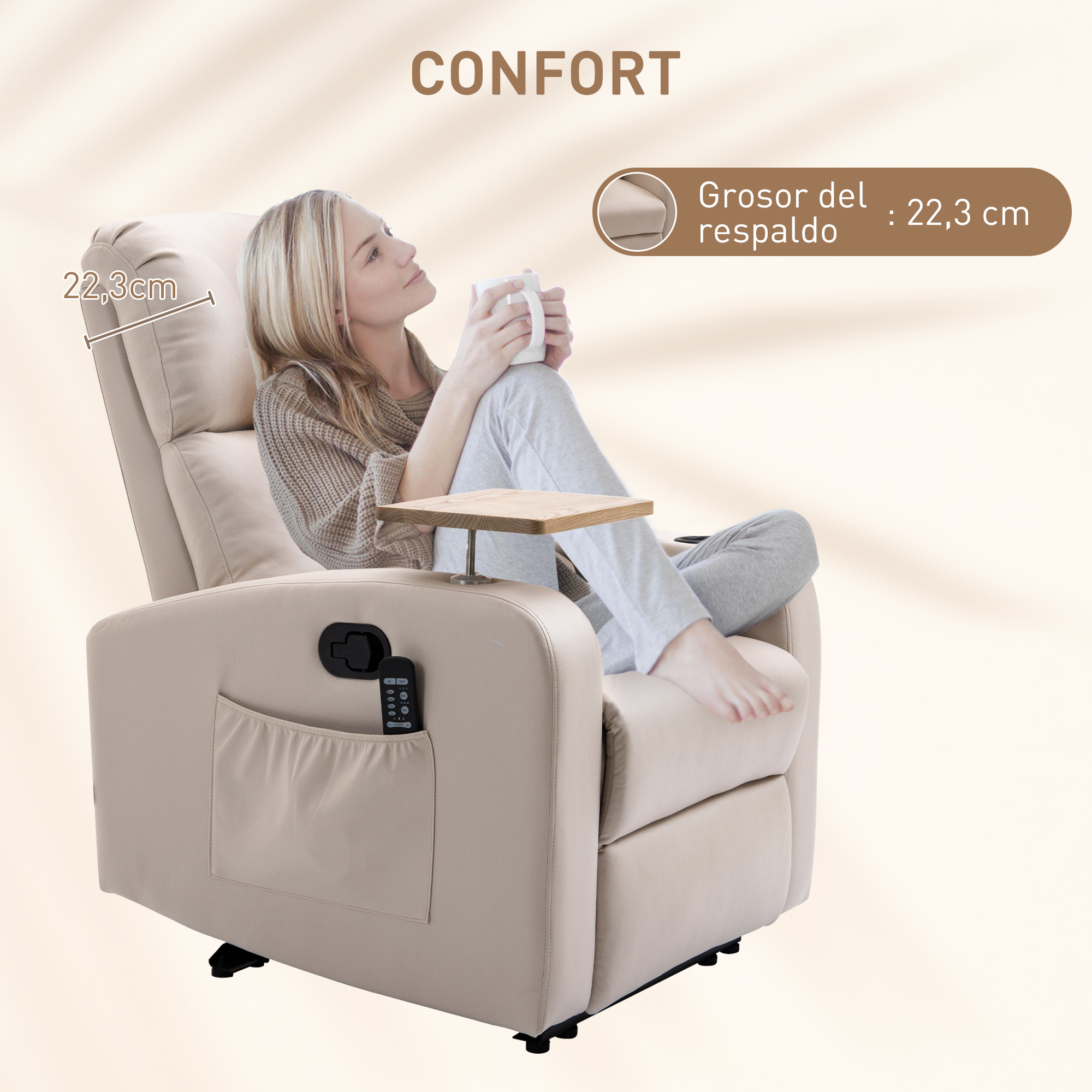 Una mujer sentada en un sillón beige con una taza. El sillón tiene bandeja y control remoto.