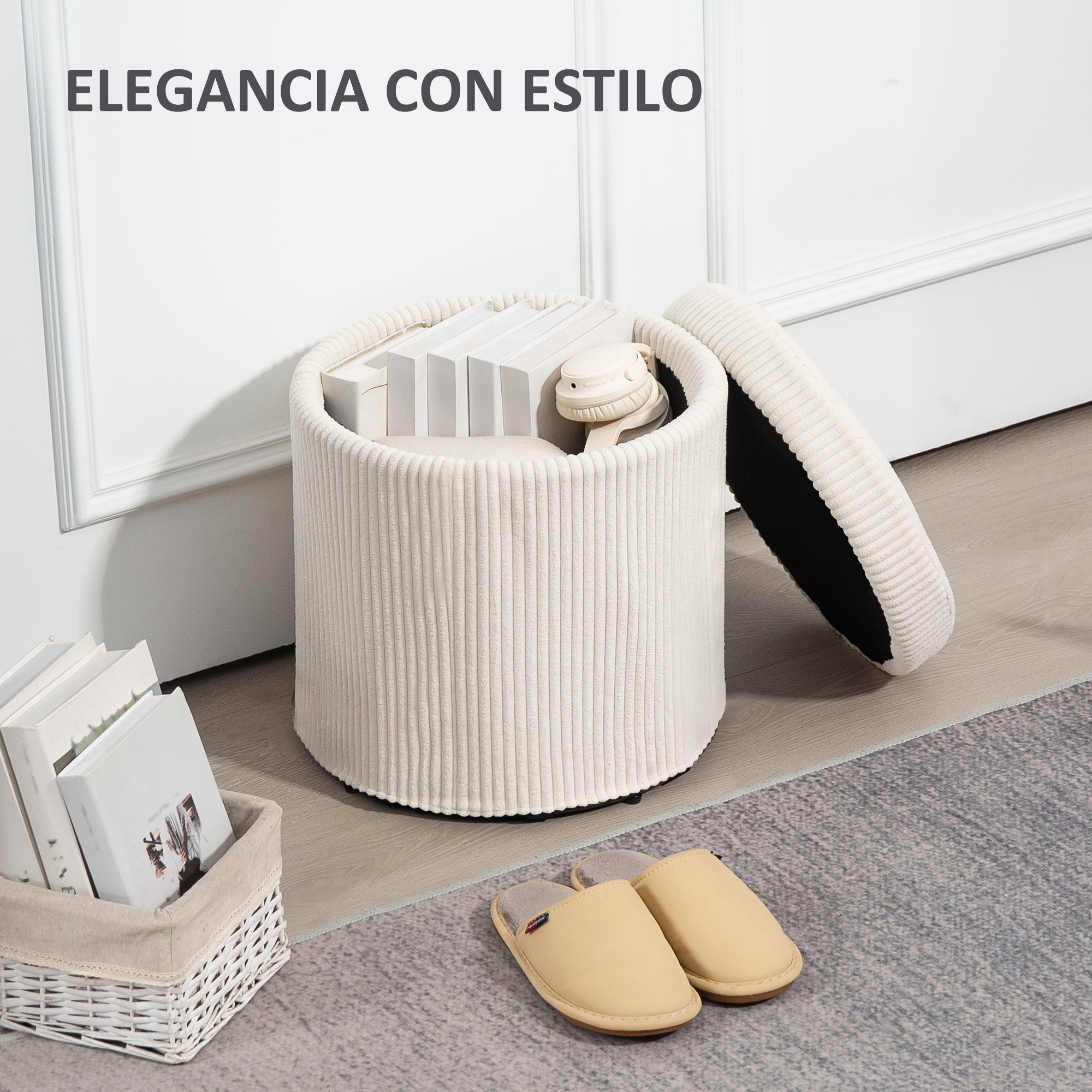 Un otomano blanco con tapa contiene libros y auriculares. Hay zapatillas al lado.