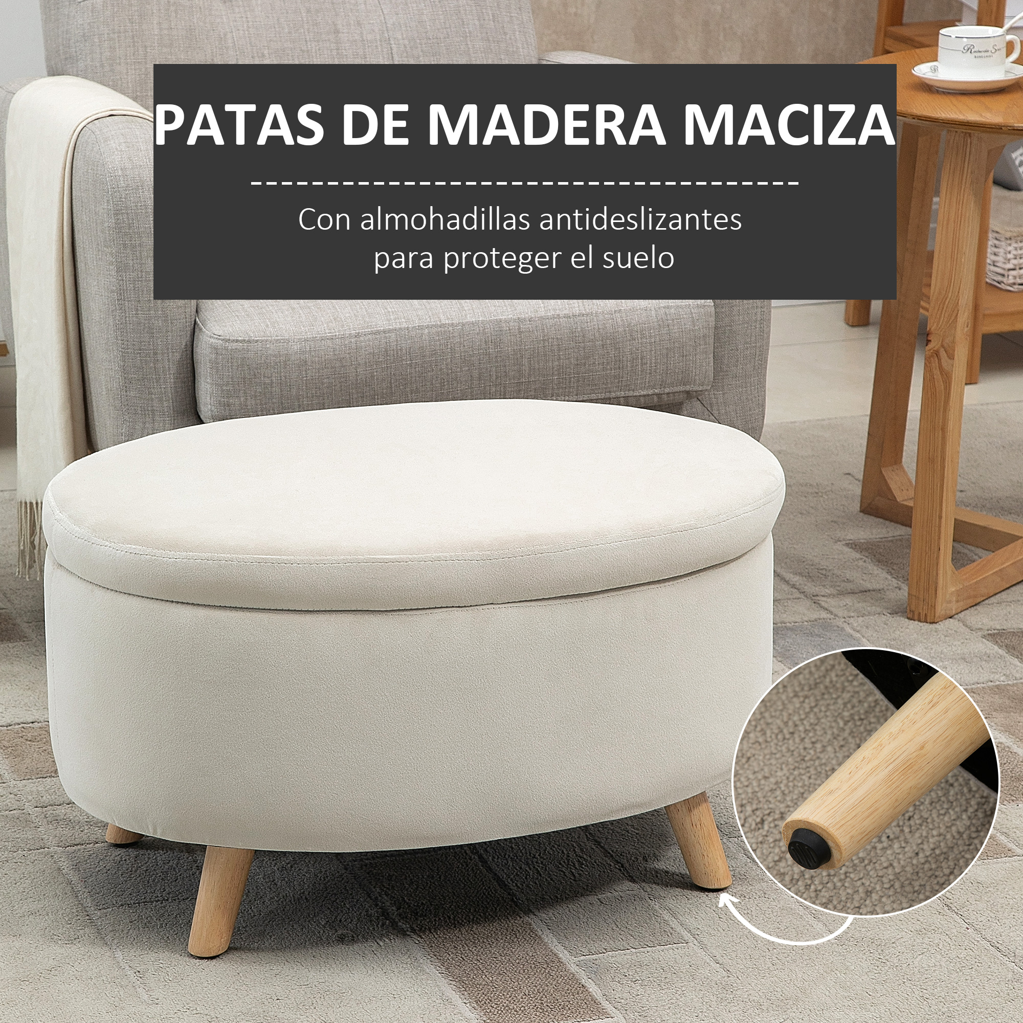 Un otomana crema con patas de madera sobre alfombra. Primer plano muestra pies de goma.