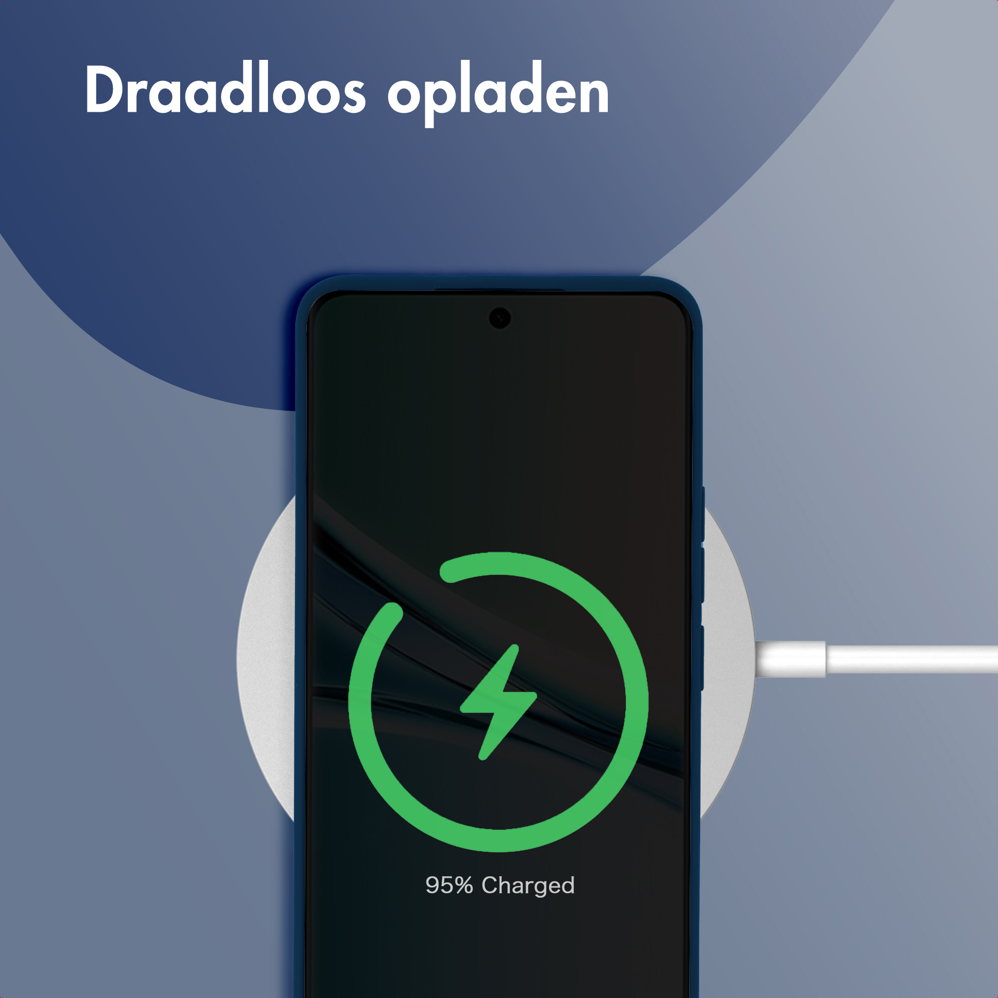 Un smartphone se charge sans fil sur un chargeur.