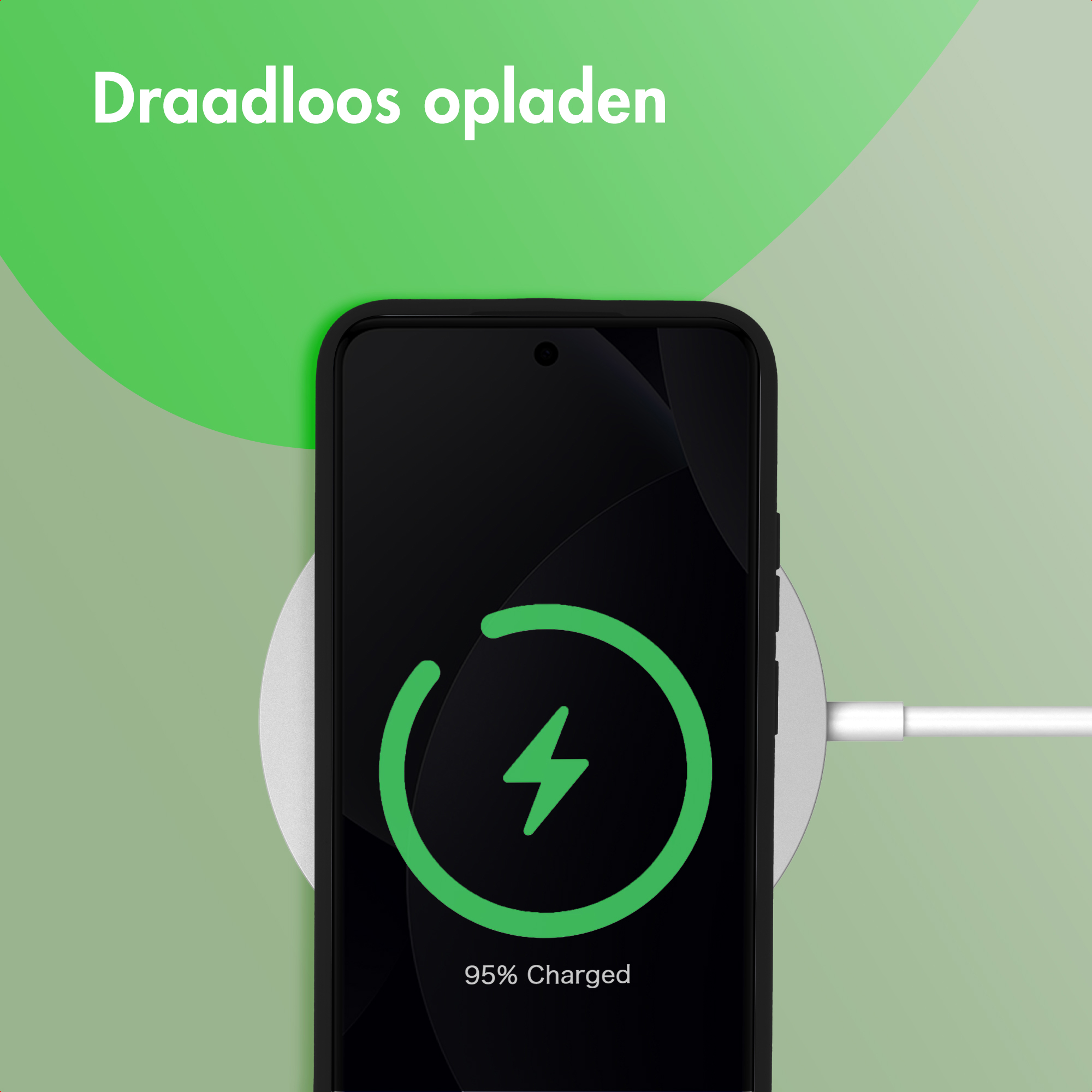 Een smartphone wordt draadloos opgeladen op een pad.
