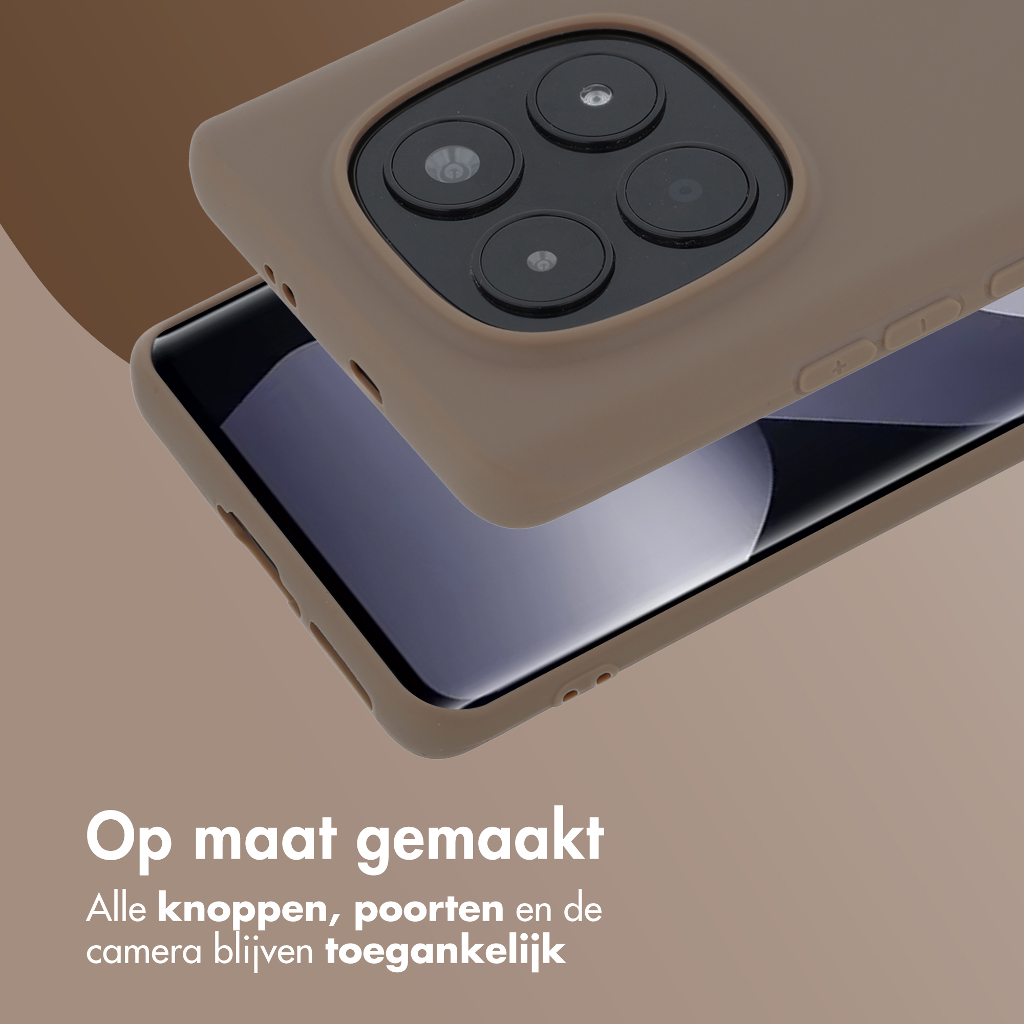 Une coque de téléphone beige avec découpe pour appareil photo sur fond beige.