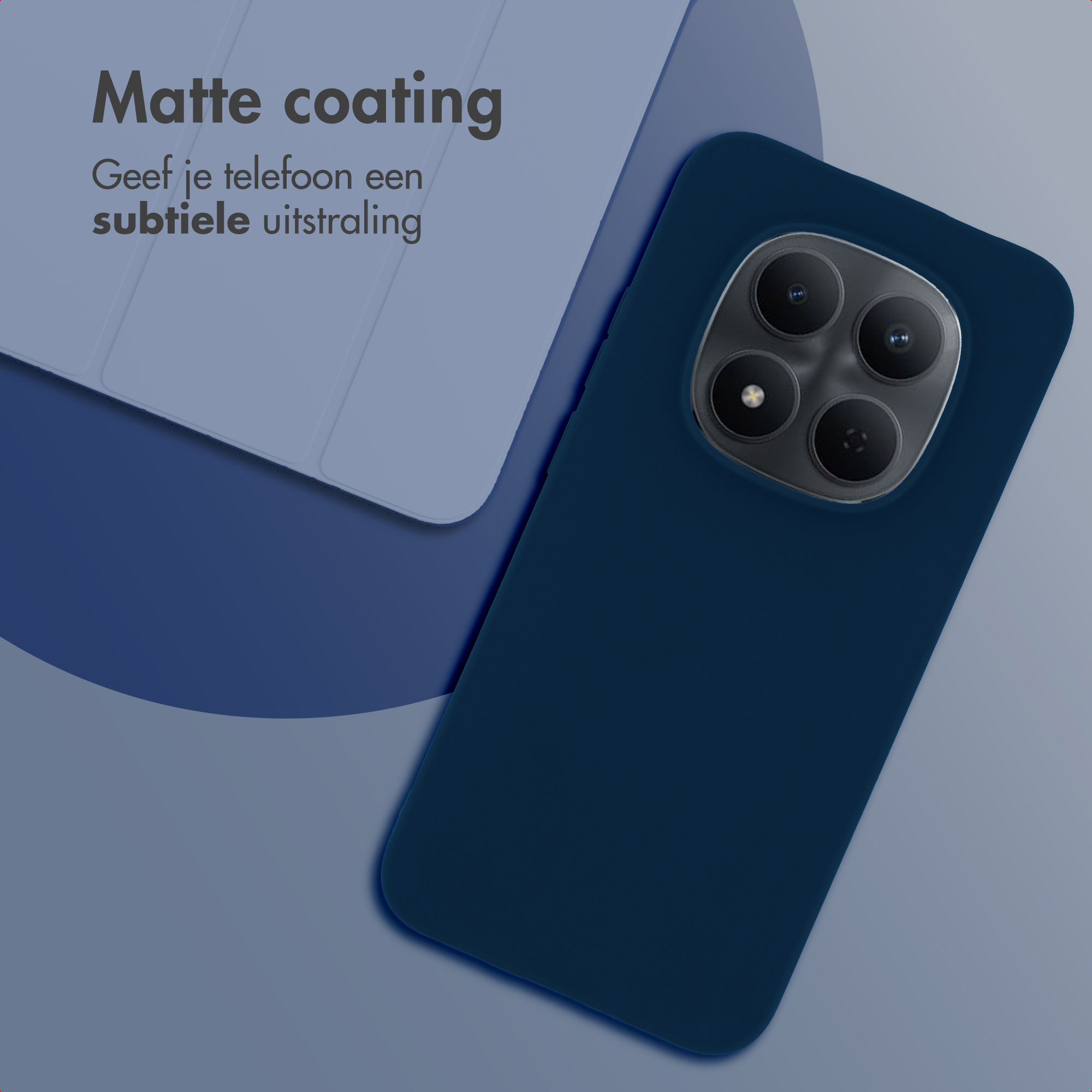 Donkerblauw toestel met vier camera's op matte achtergrond.