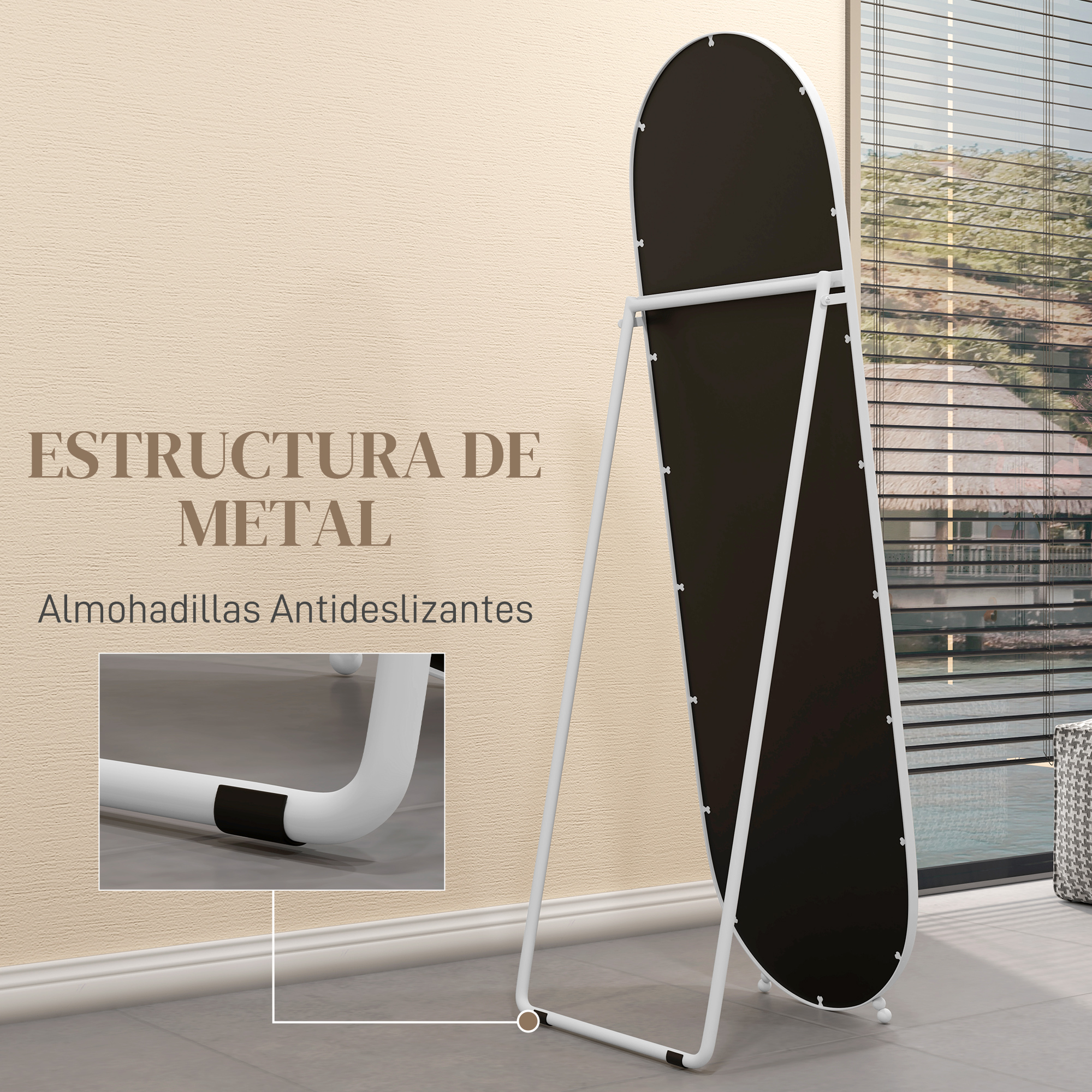 Un espejo ovalado con marco de metal blanco está sobre una mesa auxiliar. Primer plano de la base.