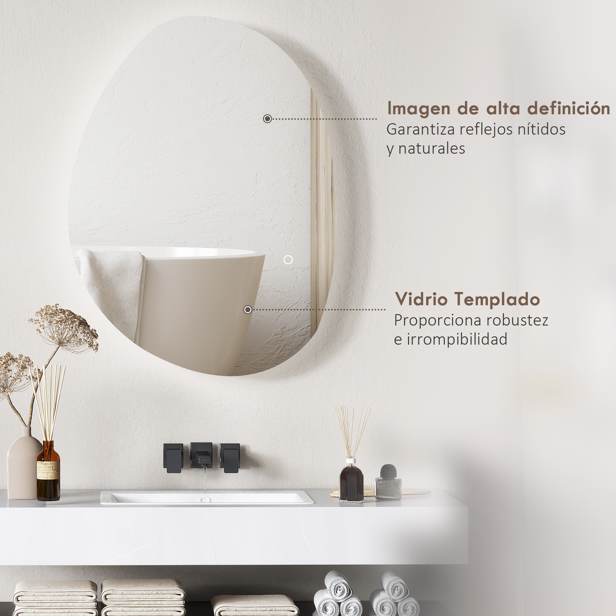 Baño con espejo, lavabo, toallas y artículos decorativos.