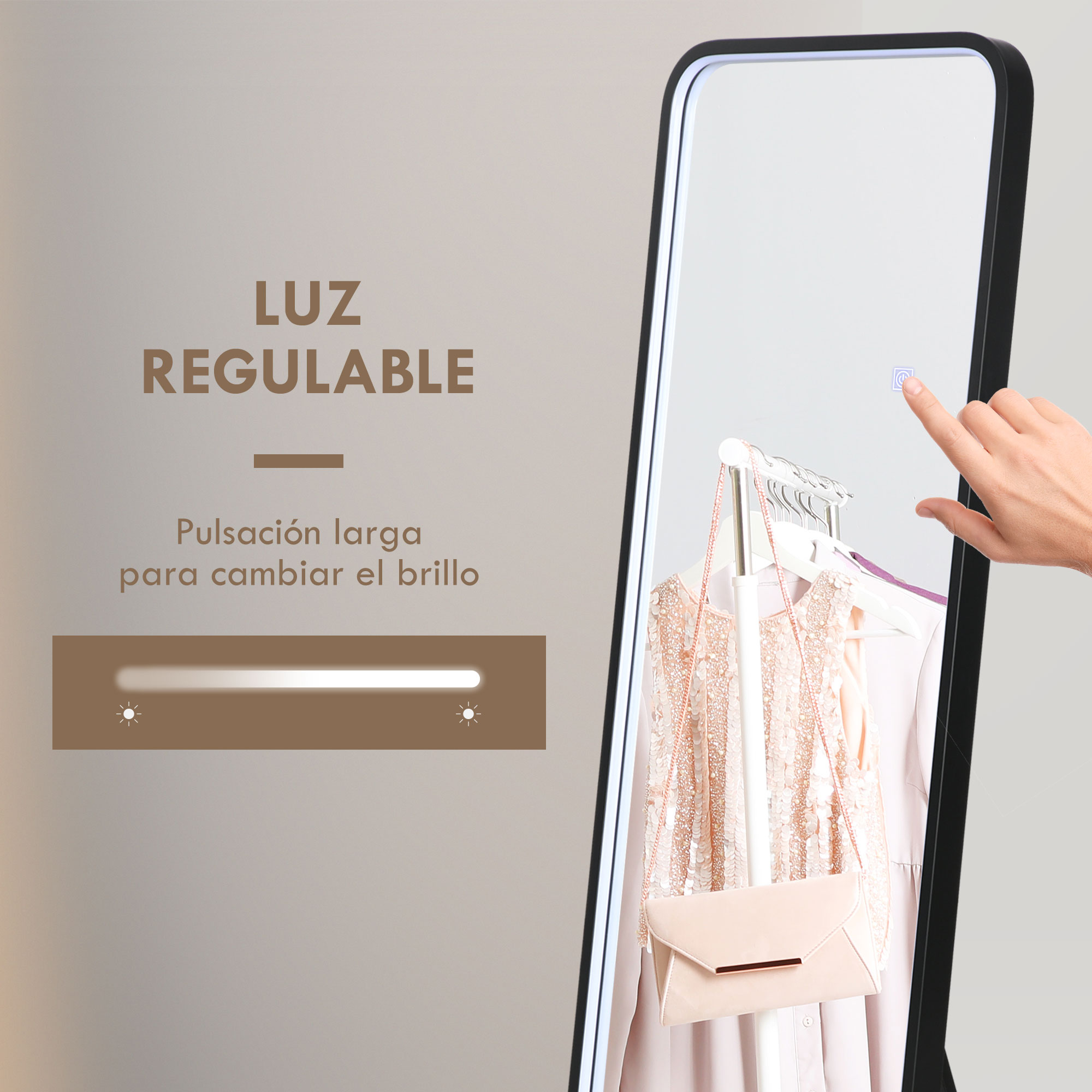 Un espejo que muestra ropa. Un dedo toca el icono para ajustar el brillo.