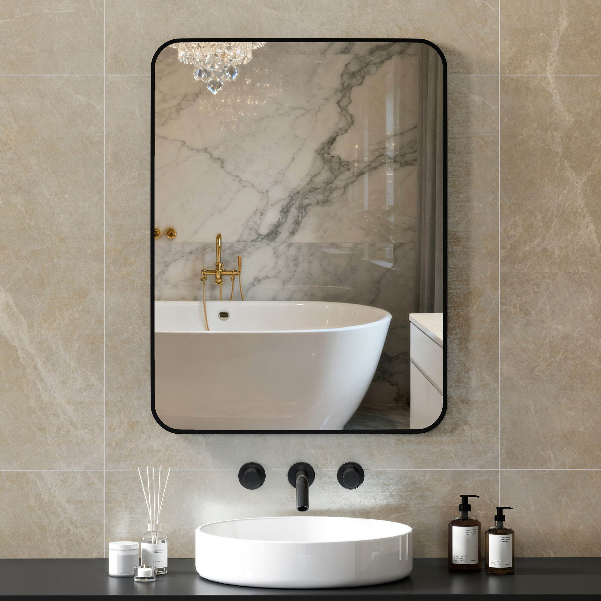 Un baño lujoso con bañera exenta, lavabo, grifería dorada y azulejos de mármol.