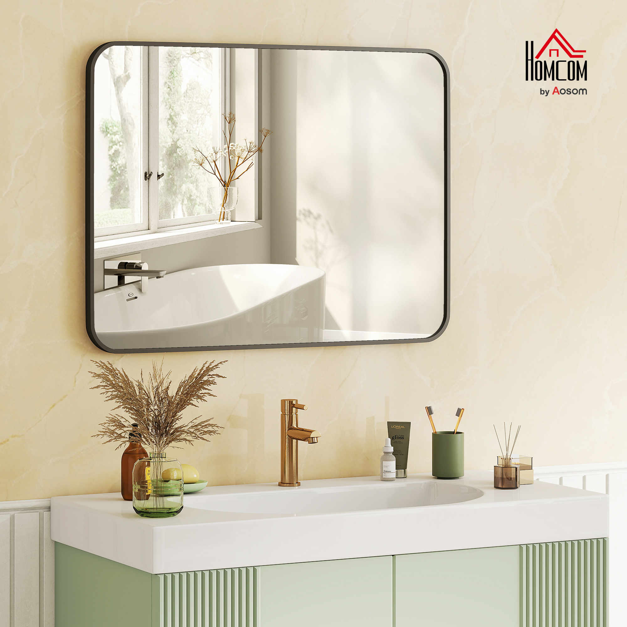 Un baño con lavabo, espejo y grifo.