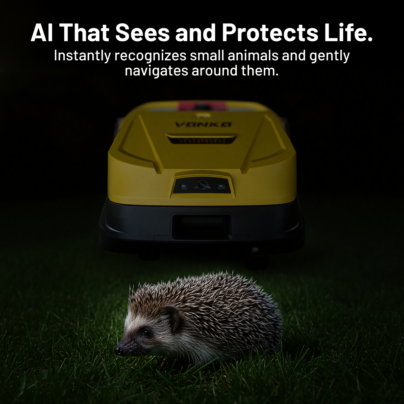 Żółty robot koszący nad jeżem na trawie.