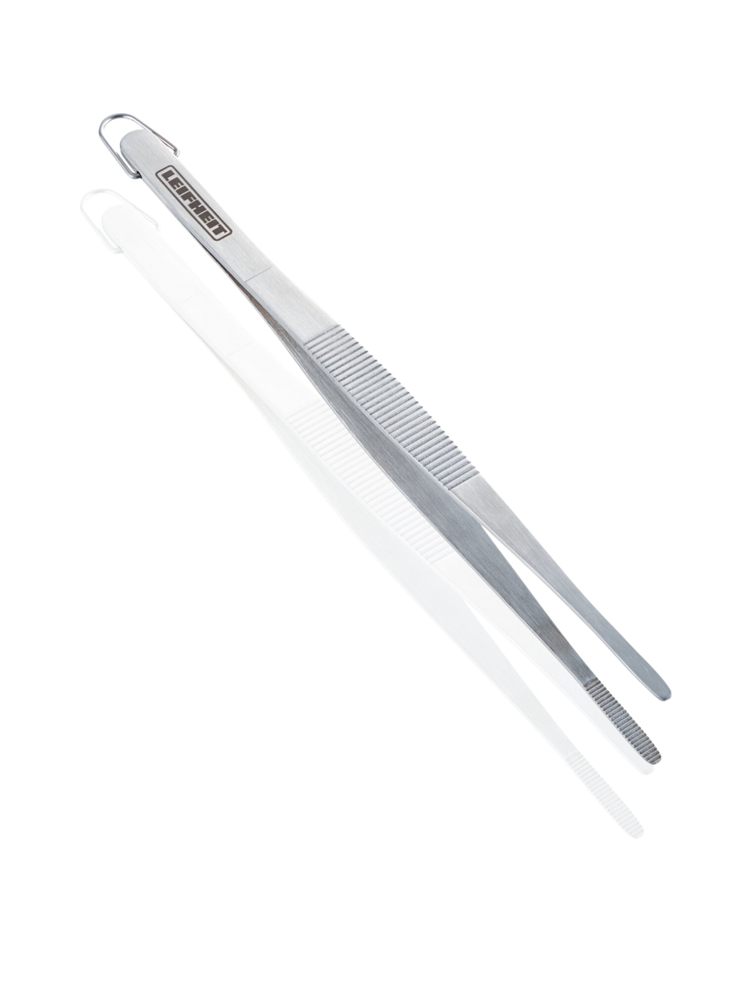 Un paio di pinzette argentate con punte scanalate e un anello per appenderle.