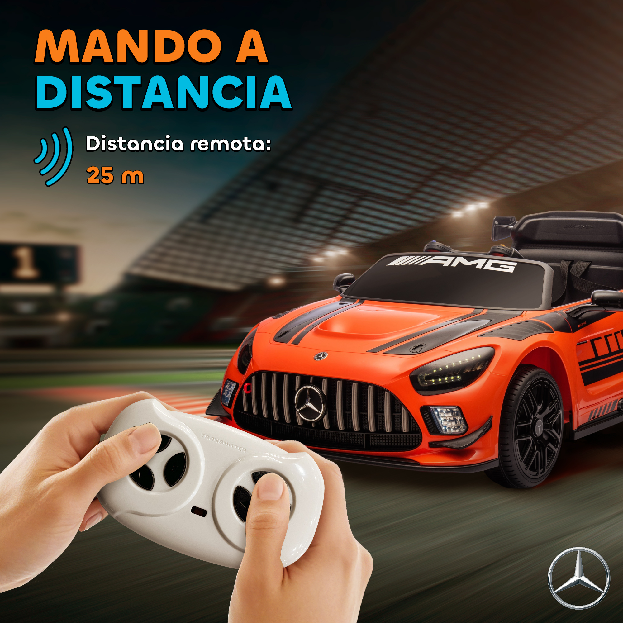 Un coche naranja a control remoto con rayas negras en una pista de carreras.