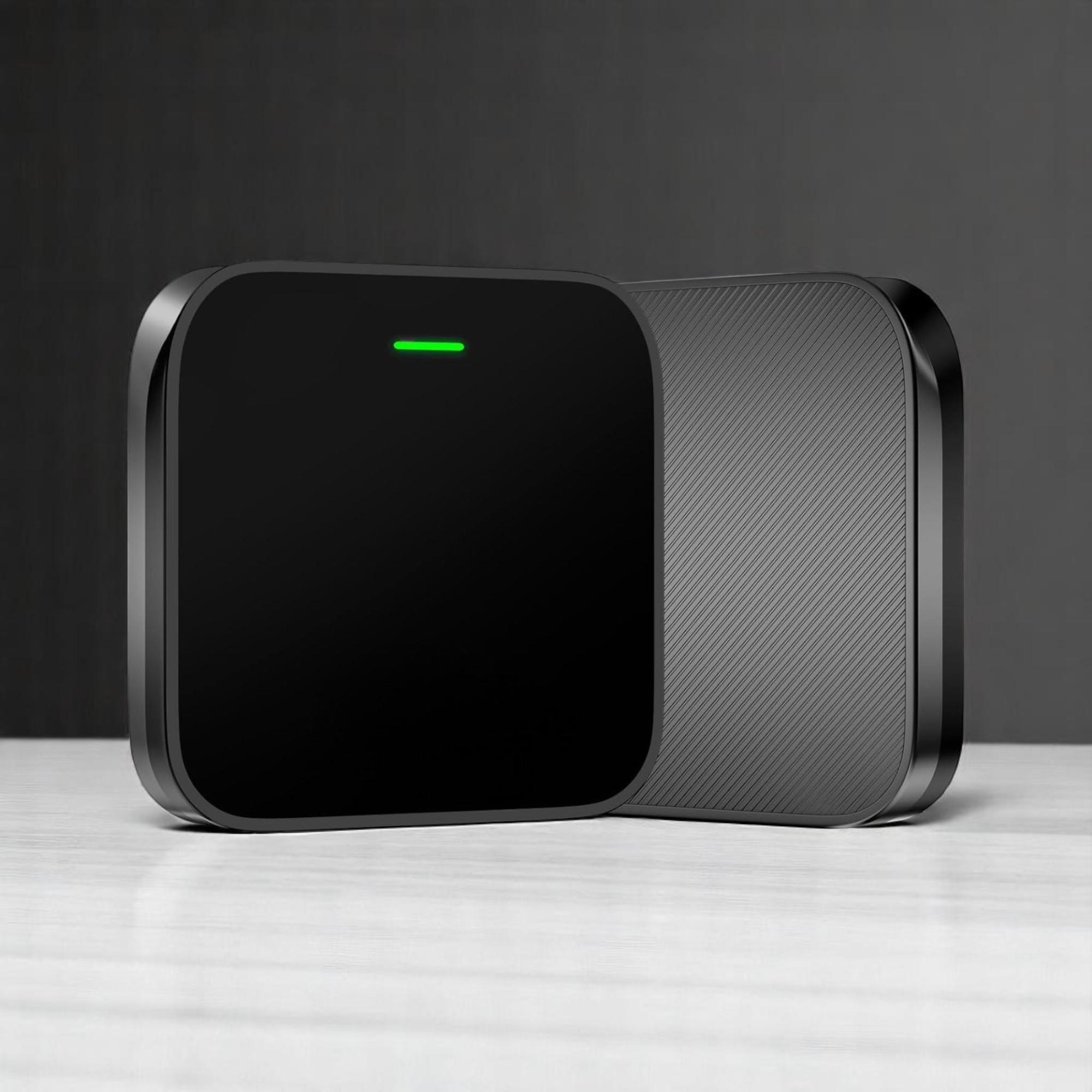 Un dispositivo rectangular negro con un indicador LED verde y un lado acanalado.