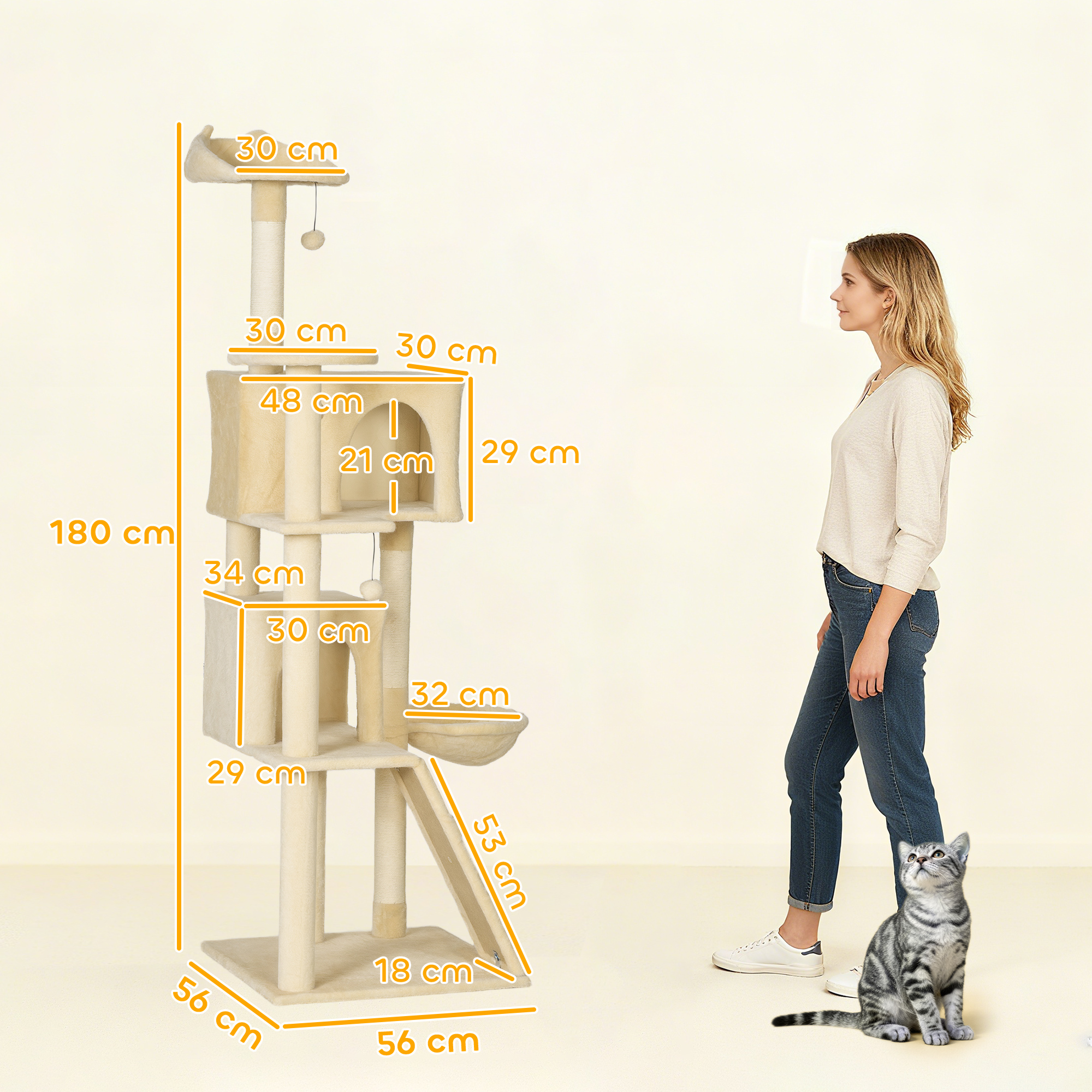 Un árbol rascador beige con una mujer y un gato al lado.