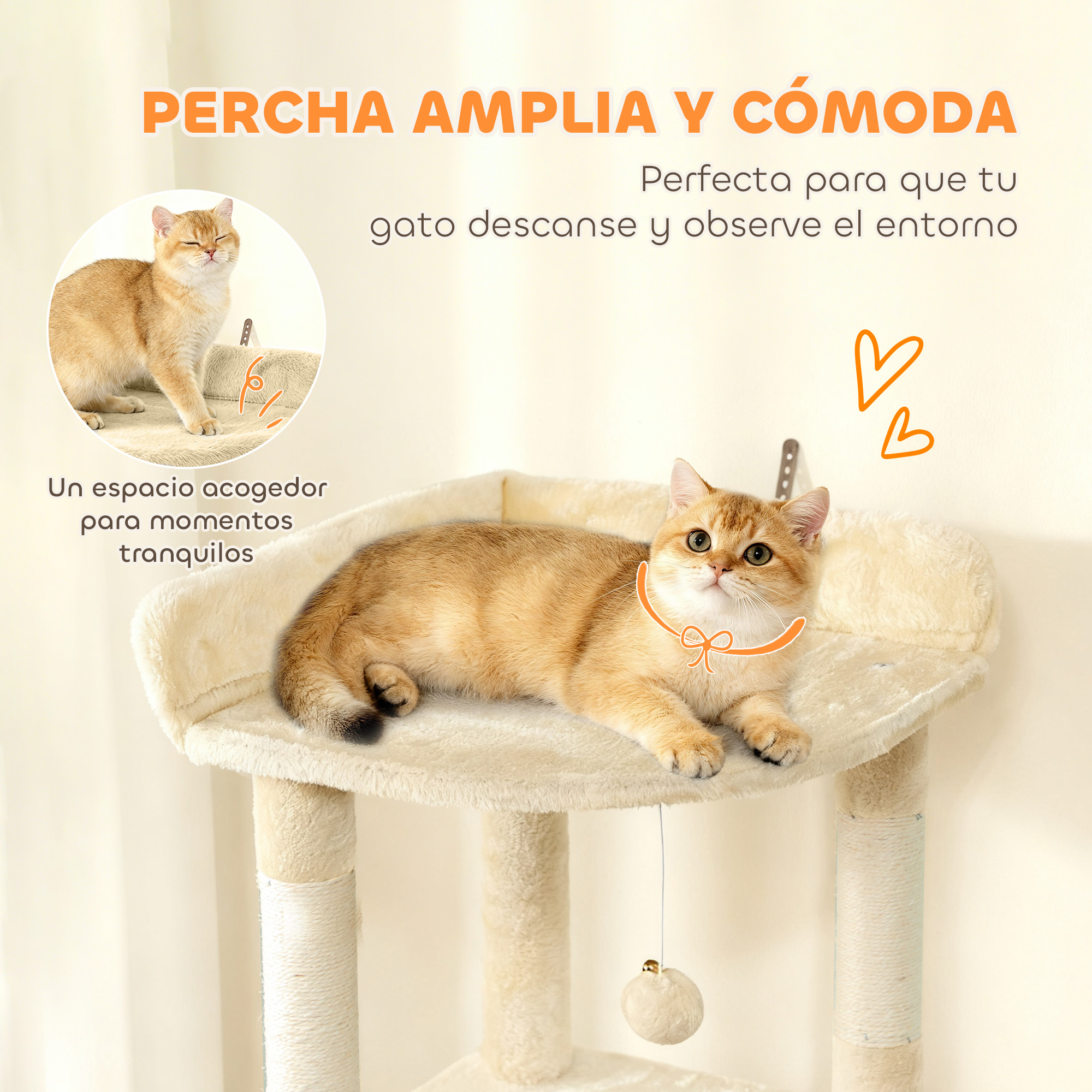 Un gato dorado descansa en un árbol para gatos color crema con juguetes. Tiene varias plataformas.