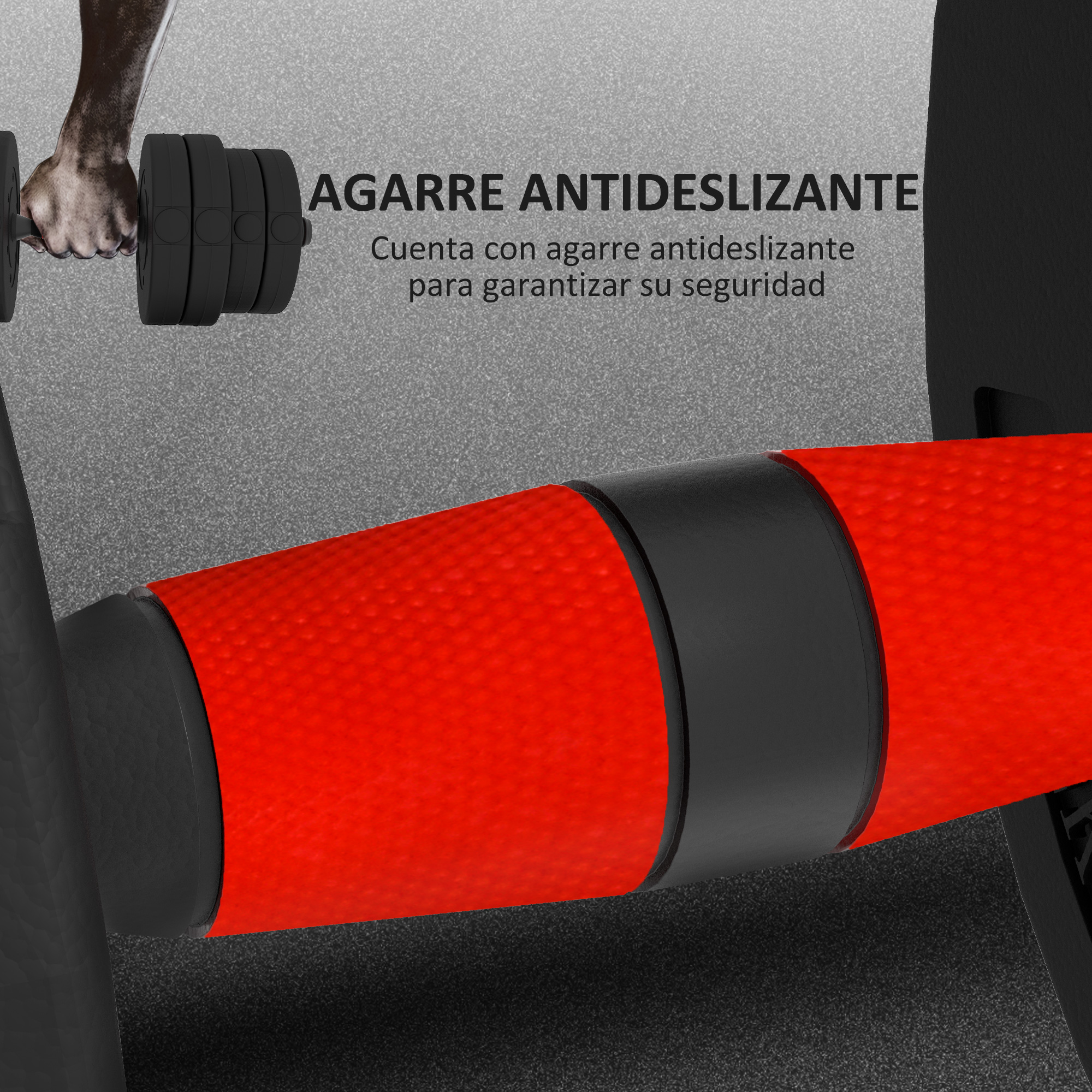 Primer plano de un agarre de mancuerna rojo con textura negra, sostenido por una mano.