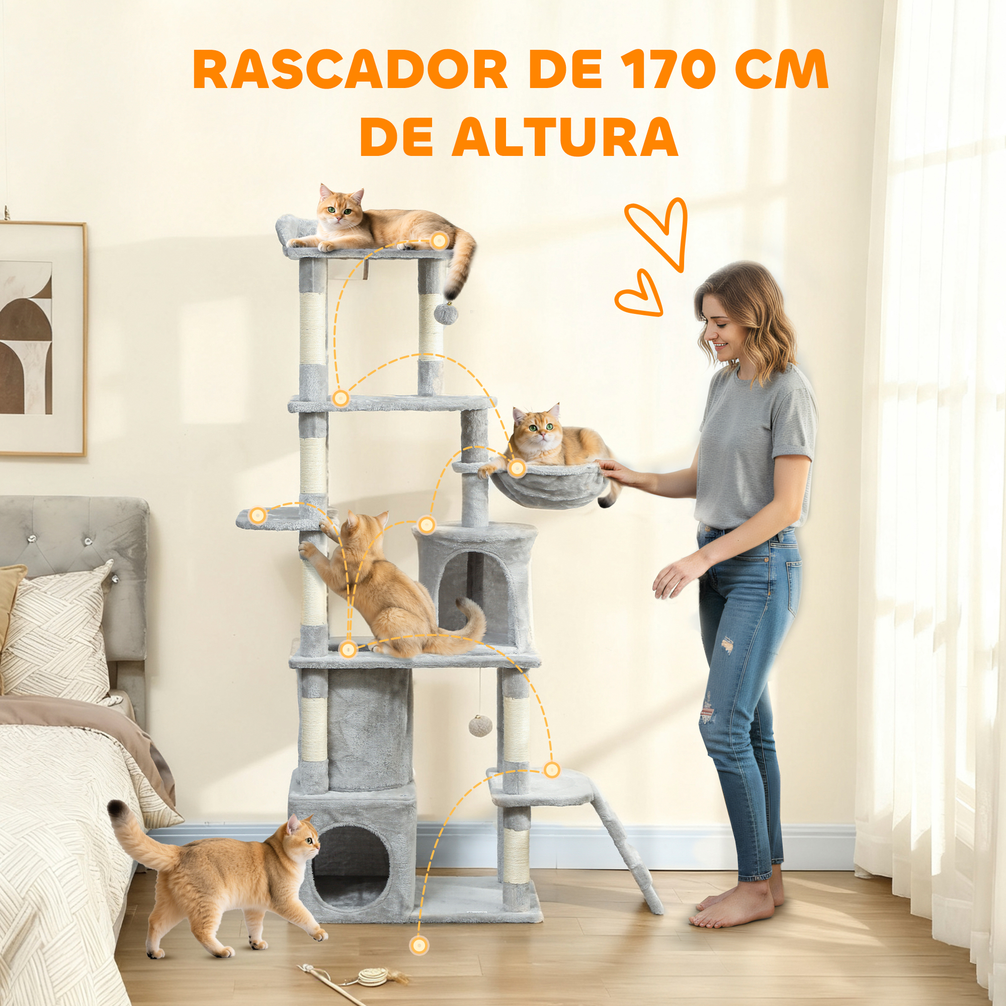 Una mujer interactúa con un gato en un árbol alto para gatos de varios niveles.