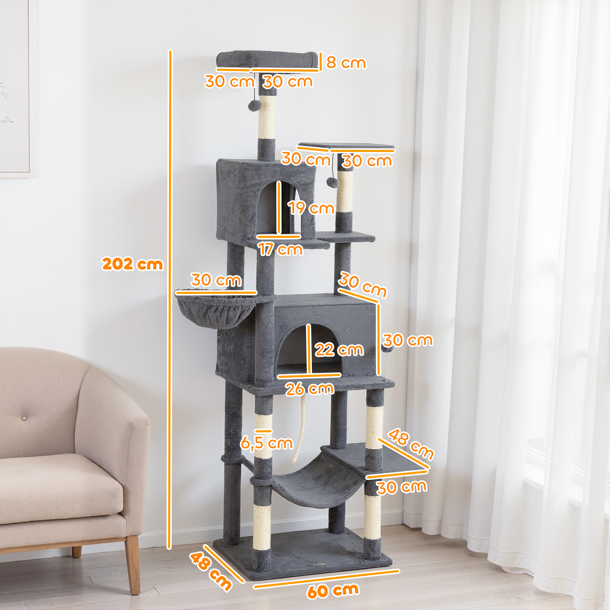 Un árbol rascador alto y gris con varios niveles, hamacas y juguetes. Dimensiones mostradas.