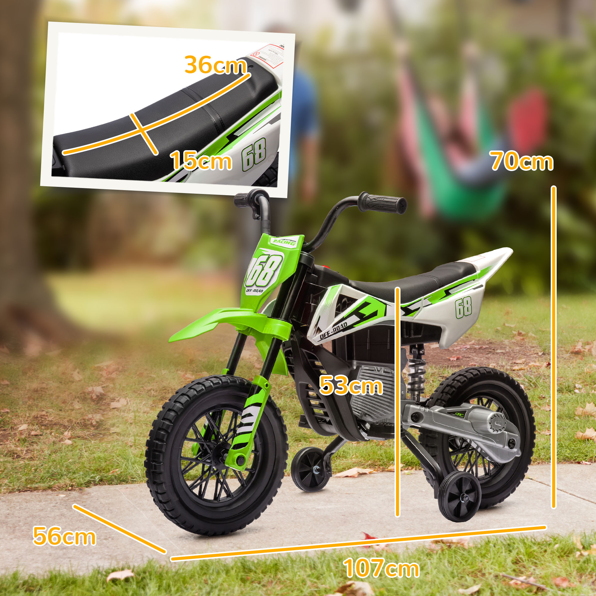 Motocicleta infantil verde con ruedas de entrenamiento, dimensiones marcadas.