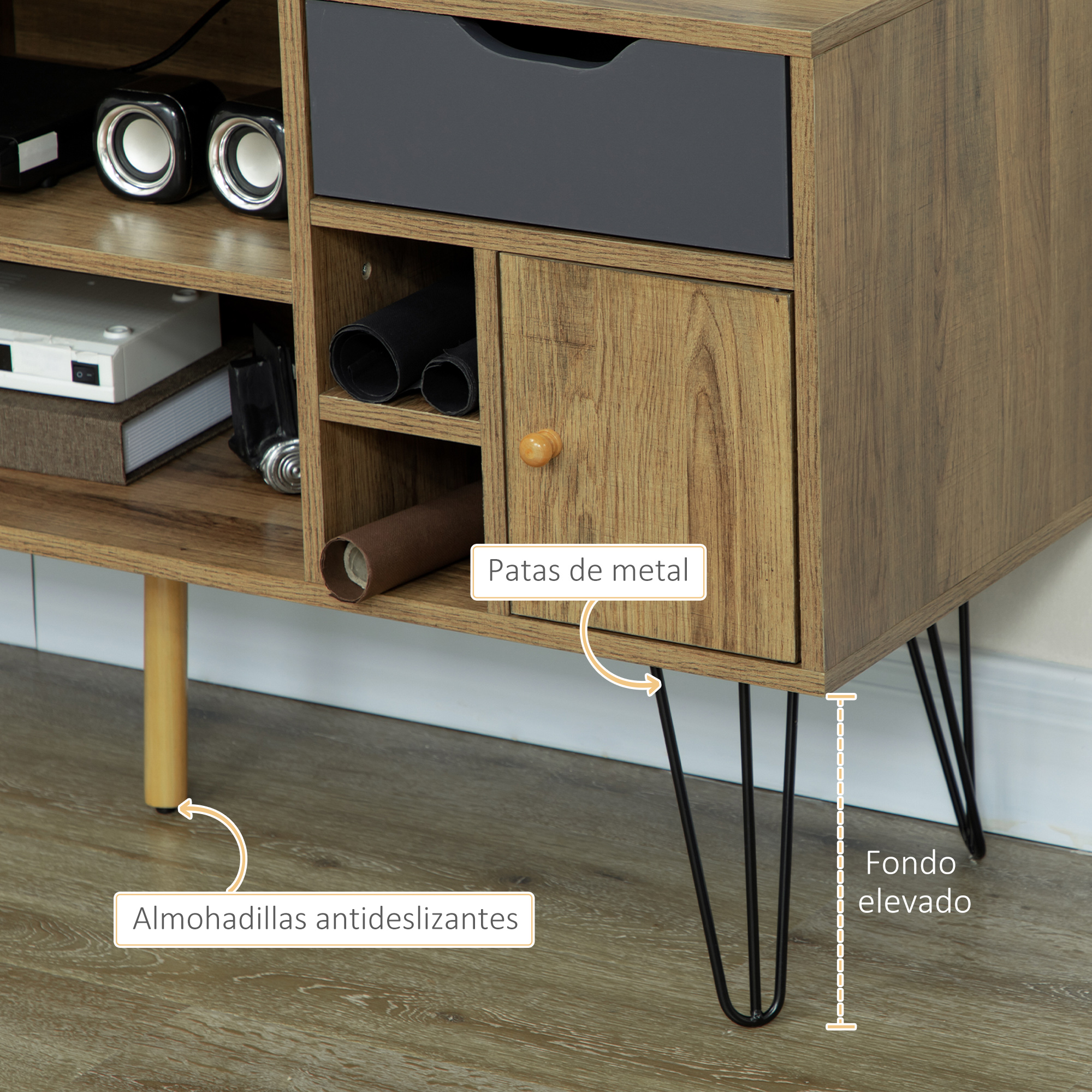 Muebles de madera con patas de metal negras y detalles.
