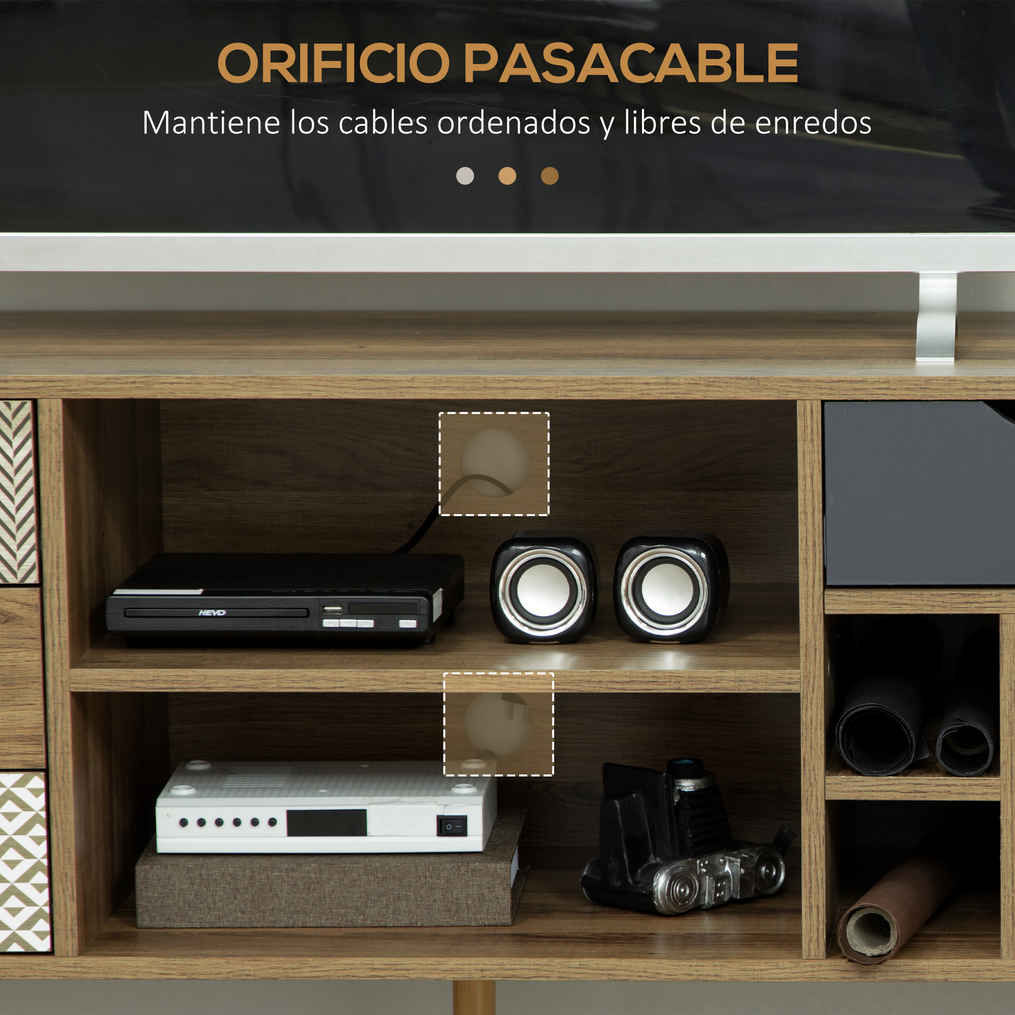 Mueble de TV de madera con reproductor de DVD, altavoces y decoración de cámara.