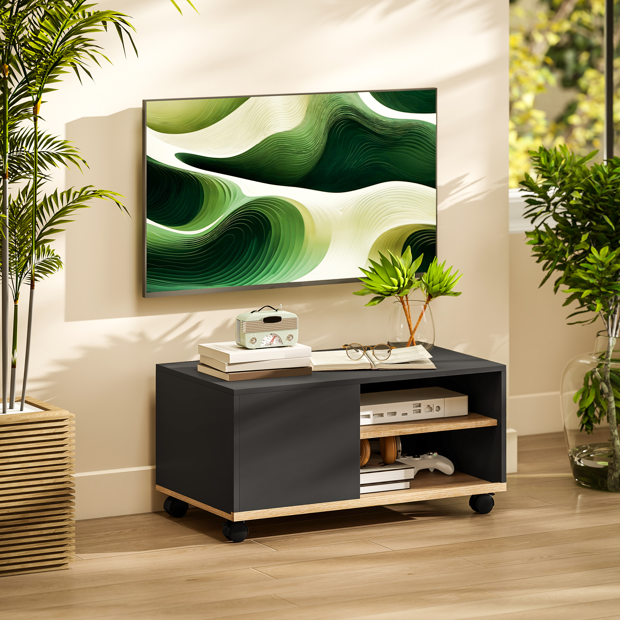 Sala de estar moderna con TV, mueble oscuro con ruedas, plantas y arte abstracto.