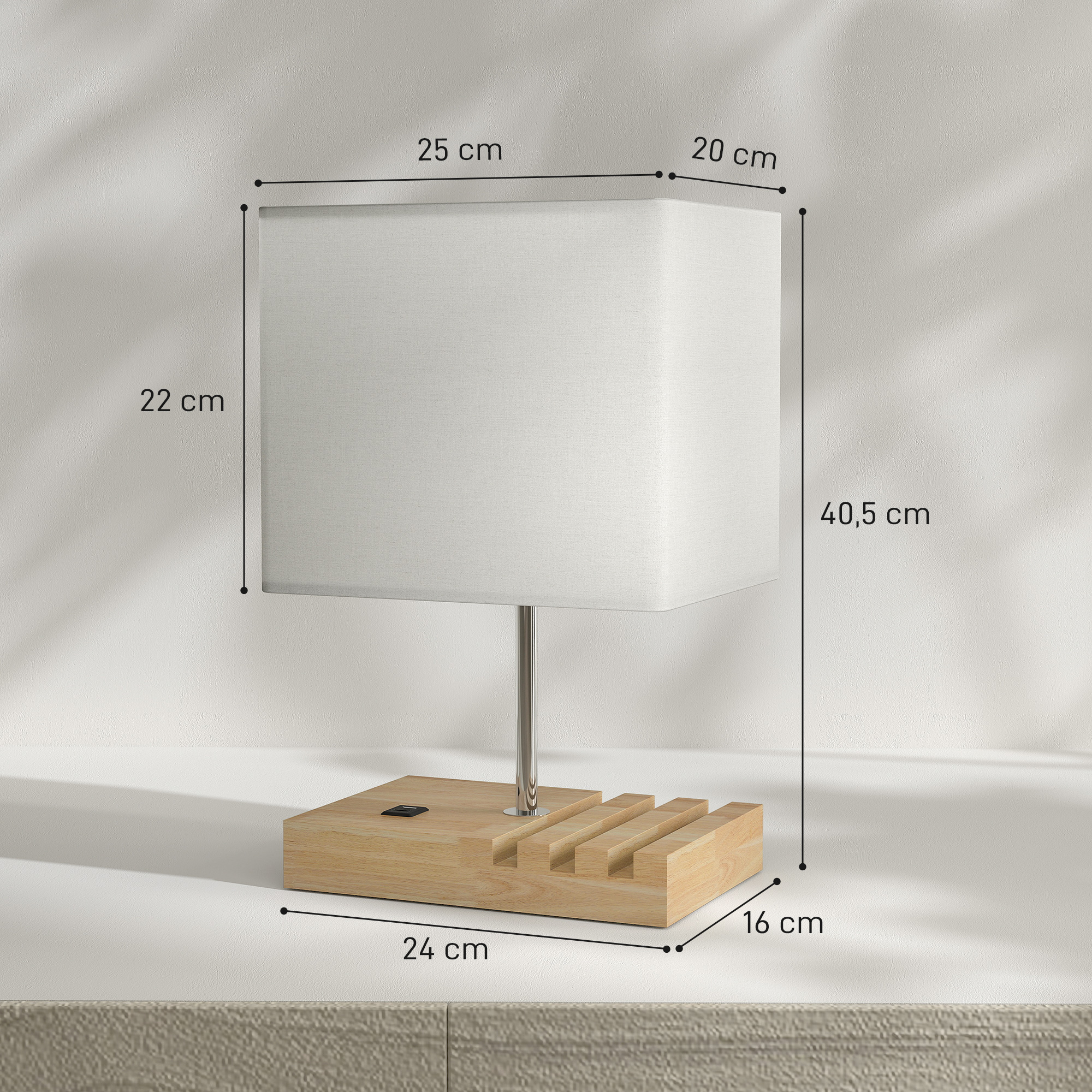 Una lámpara de mesa blanca con base de madera y función de carga.