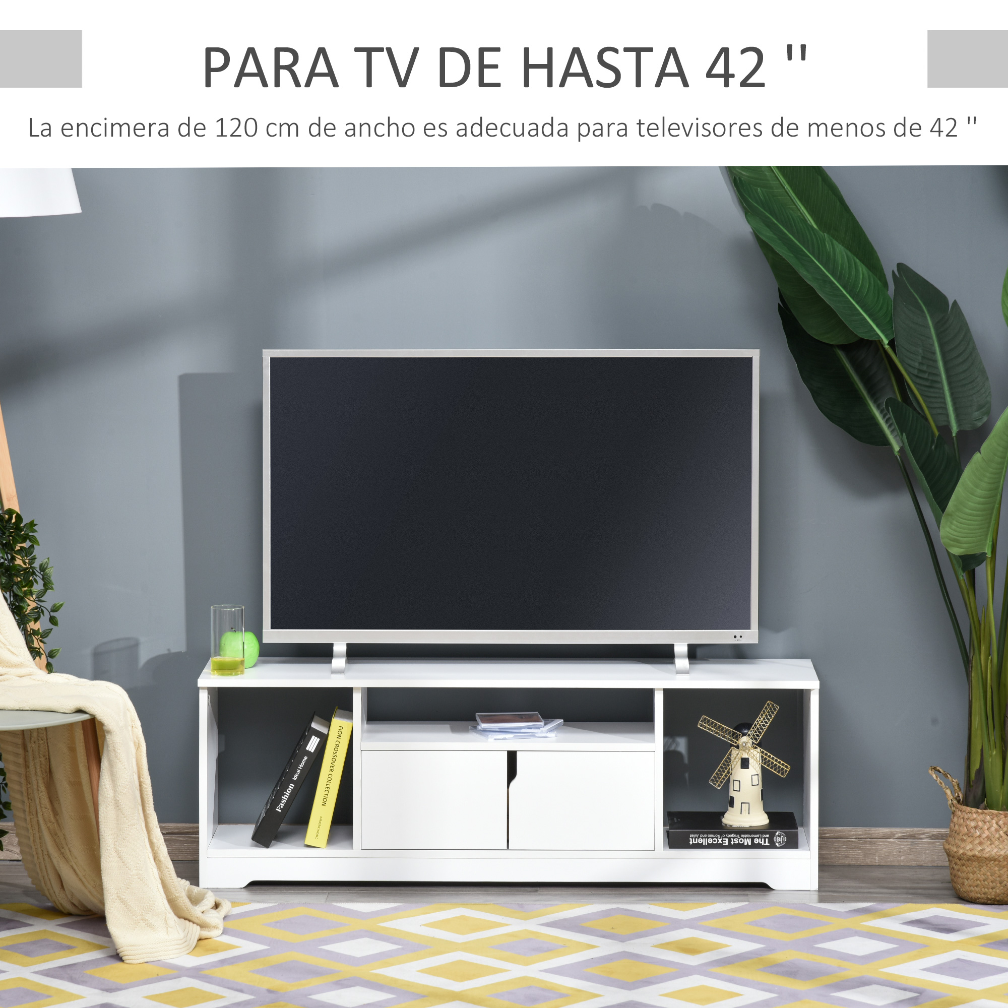 Un mueble de TV blanco con TV, libros, decoración y planta.