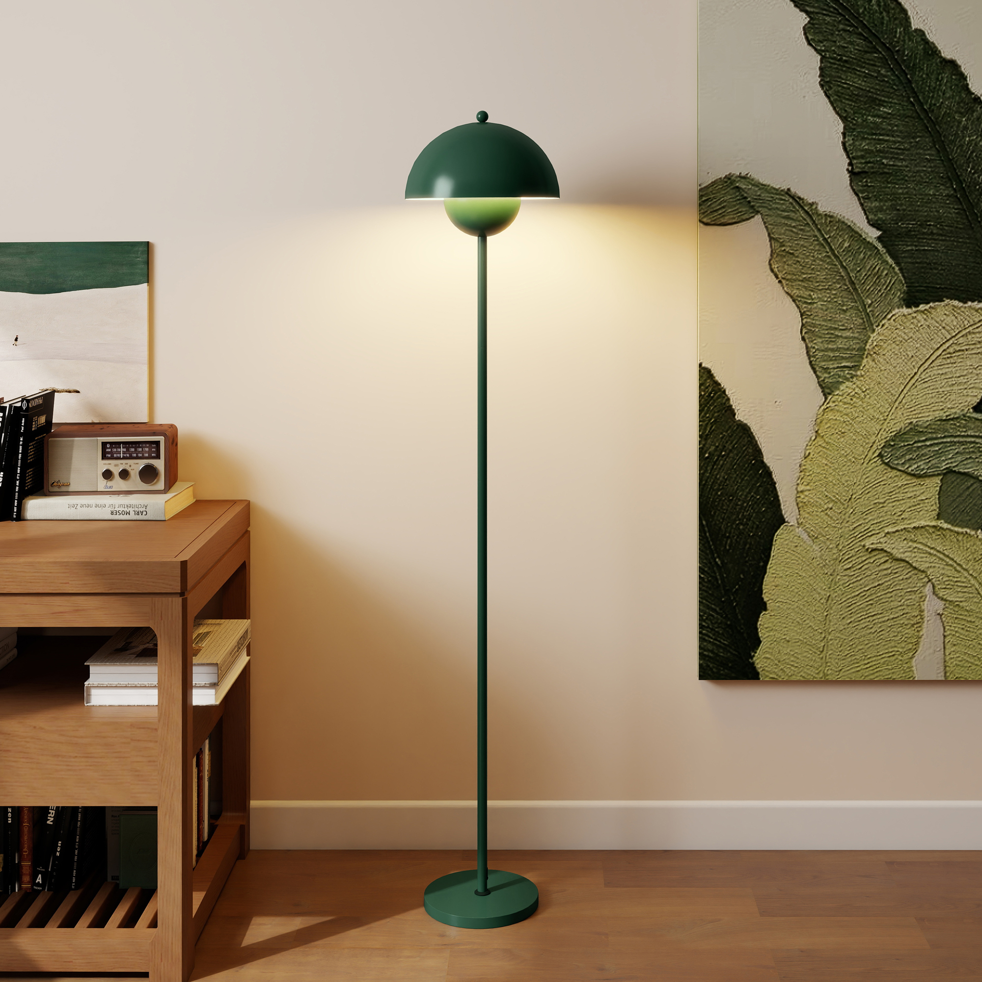 Lámpara de pie verde junto a un estante de madera con libros y radio.