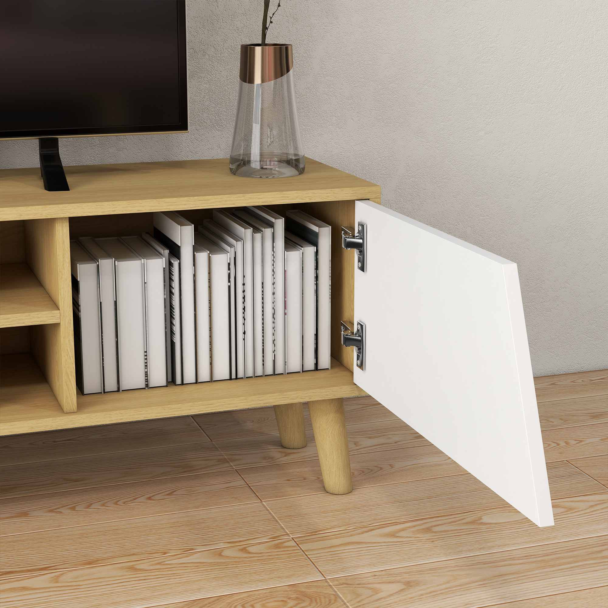 Mueble de TV de madera con puerta abierta, libros y jarrón.