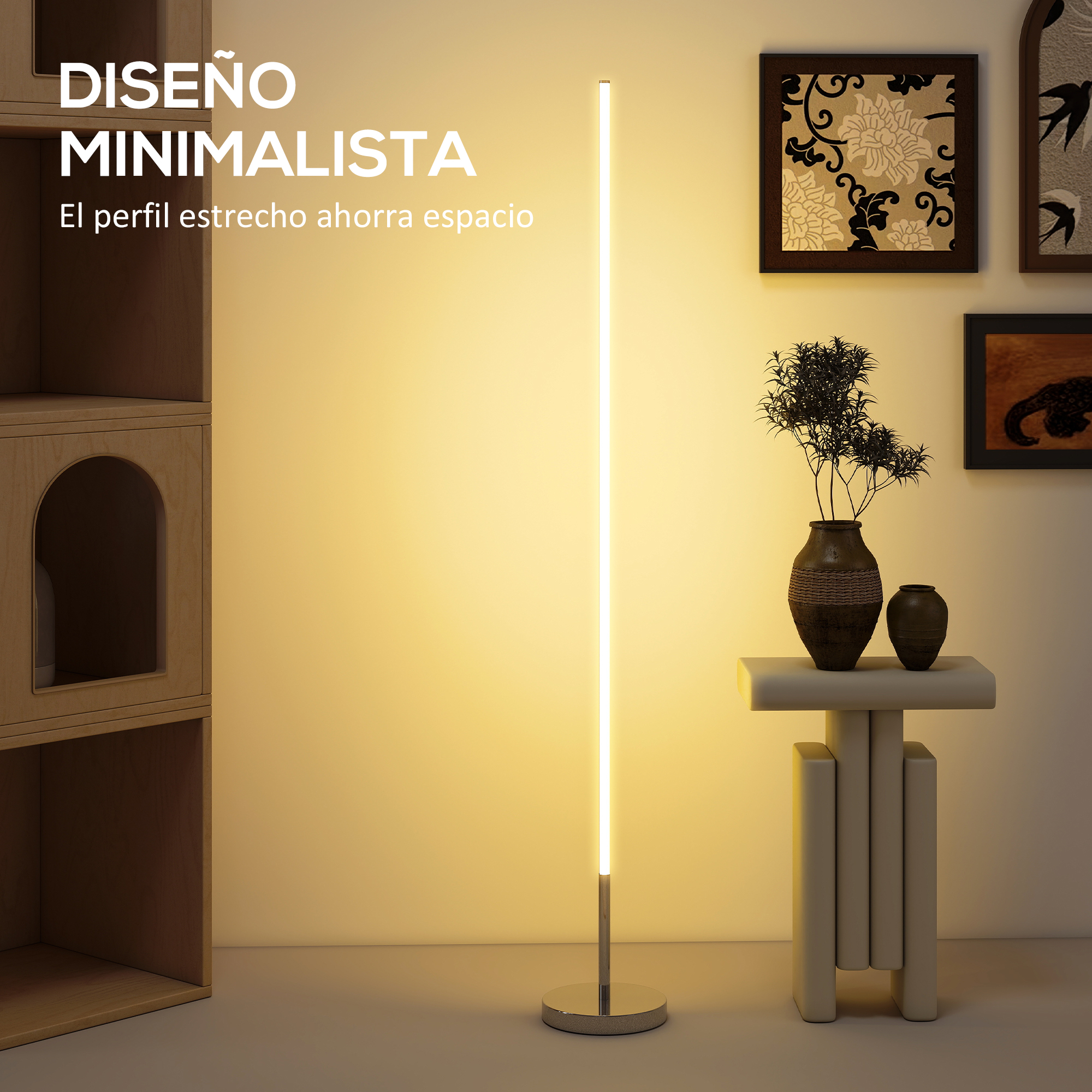 Lámpara de pie minimalista de perfil estrecho junto a una estantería de madera.