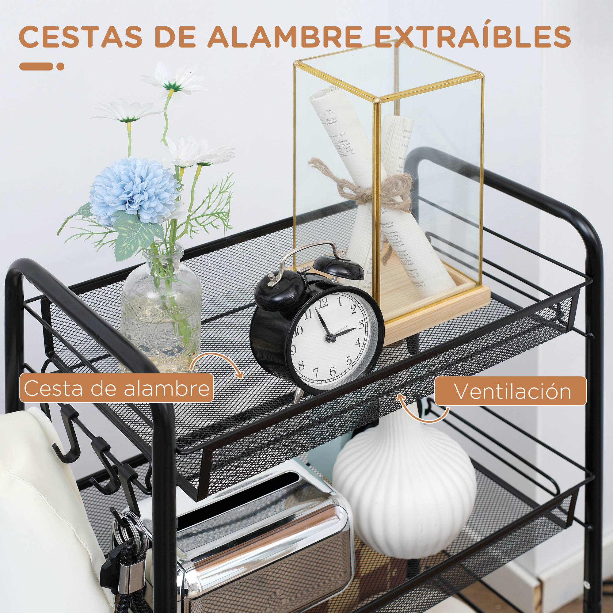 Un carrito negro con ruedas y tres estantes, decorado con flores y un reloj.