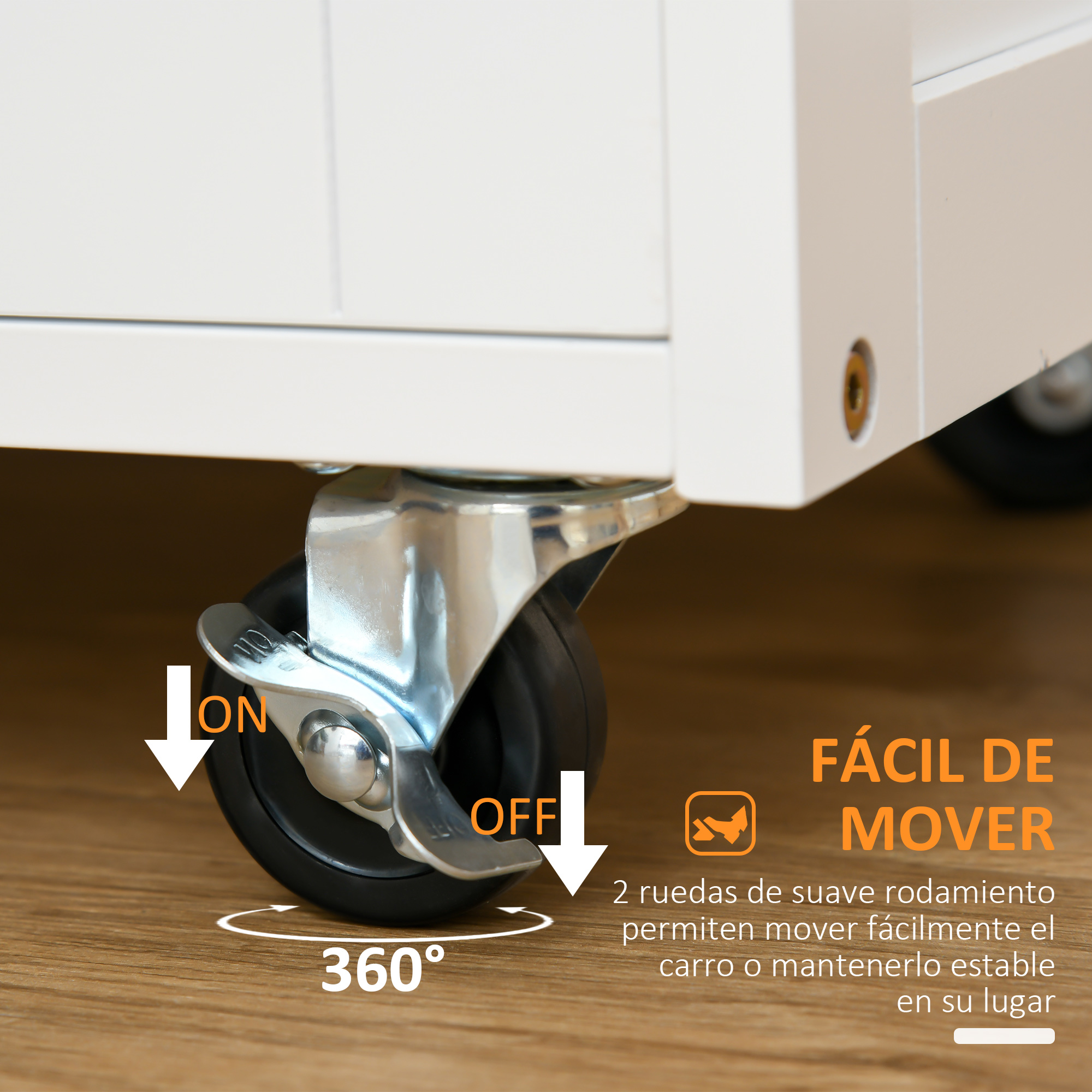 Primer plano de un mueble blanco con rueda negra y palanca de freno plateada.