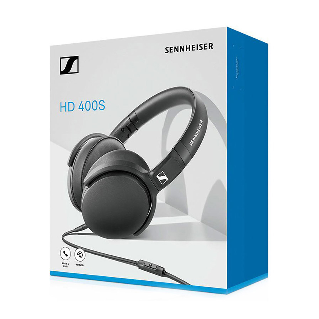 Zwarte Sennheiser HD 400S koptelefoon met kabel en verpakking.