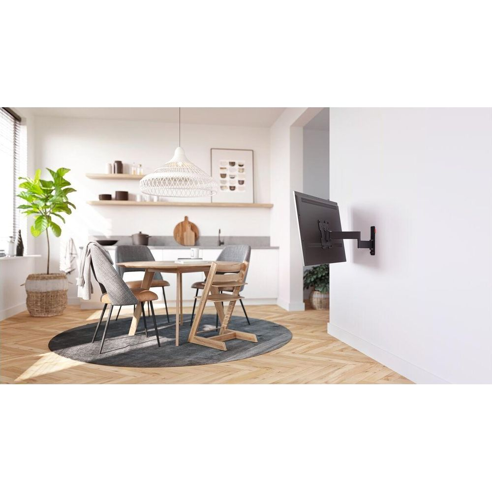 Nowoczesna jadalnia z telewizorem na ścianie.