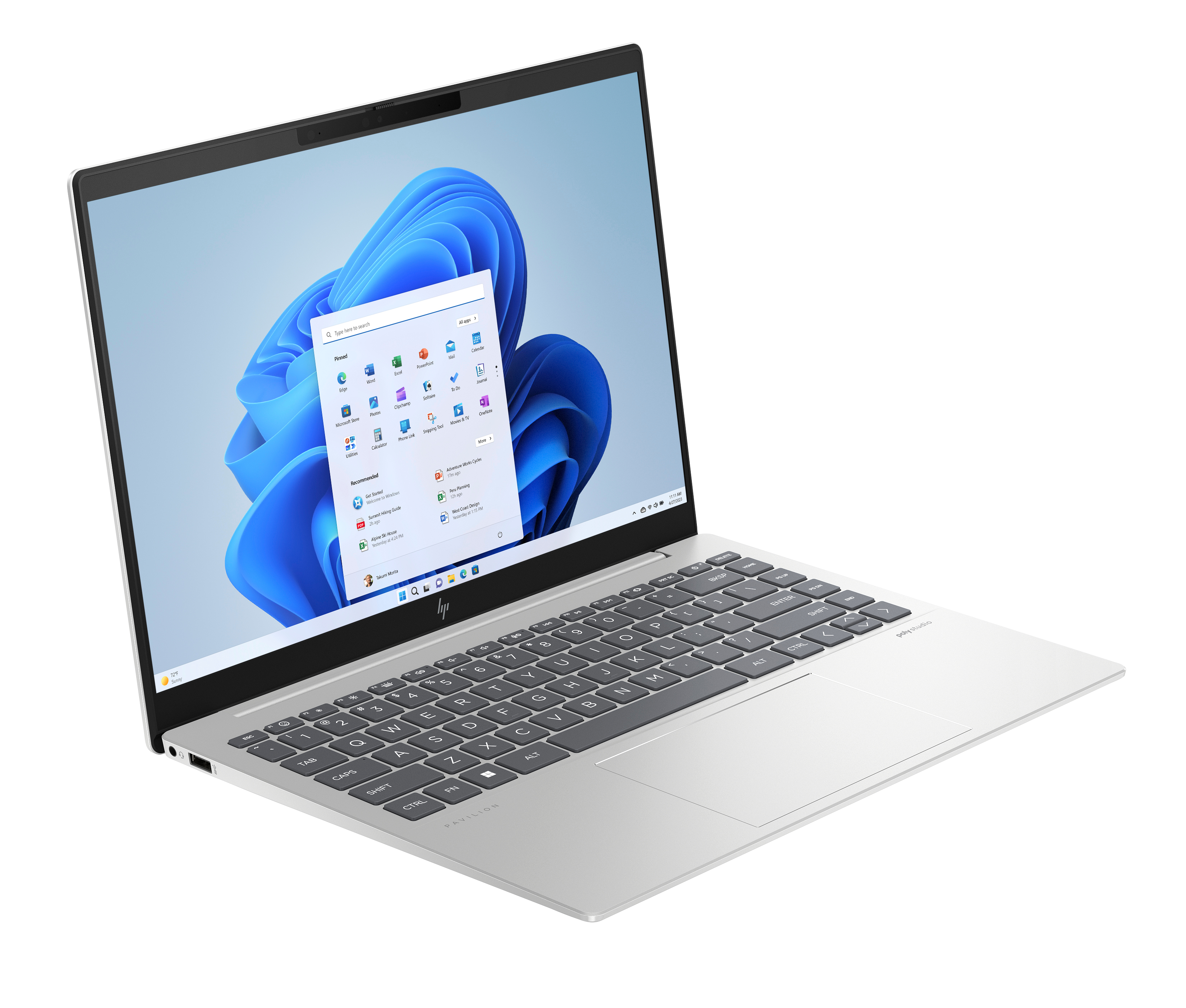 Srebrny laptop z otwartym menu Start systemu Windows 11 na ekranie, pokazujący aplikacje.