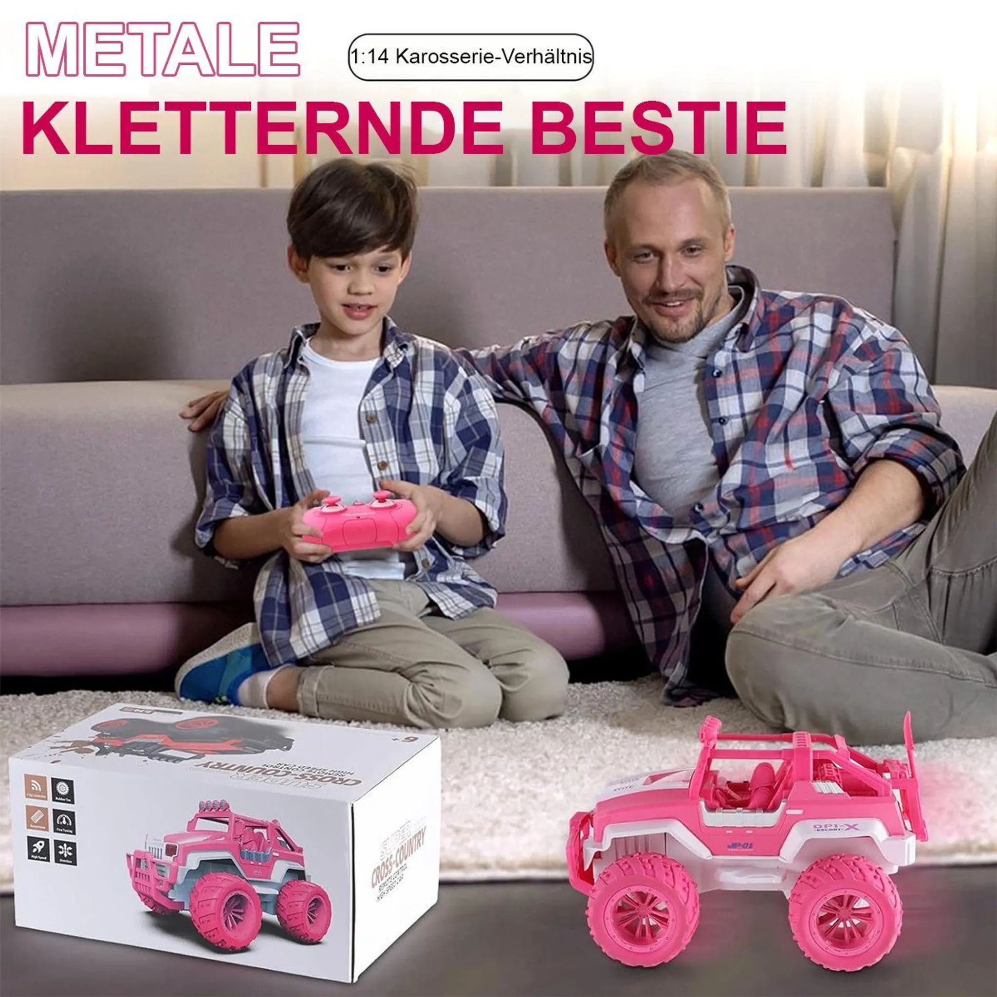 Mann und Junge sitzen auf einem Sofa und spielen mit einem ferngesteuerten Auto.