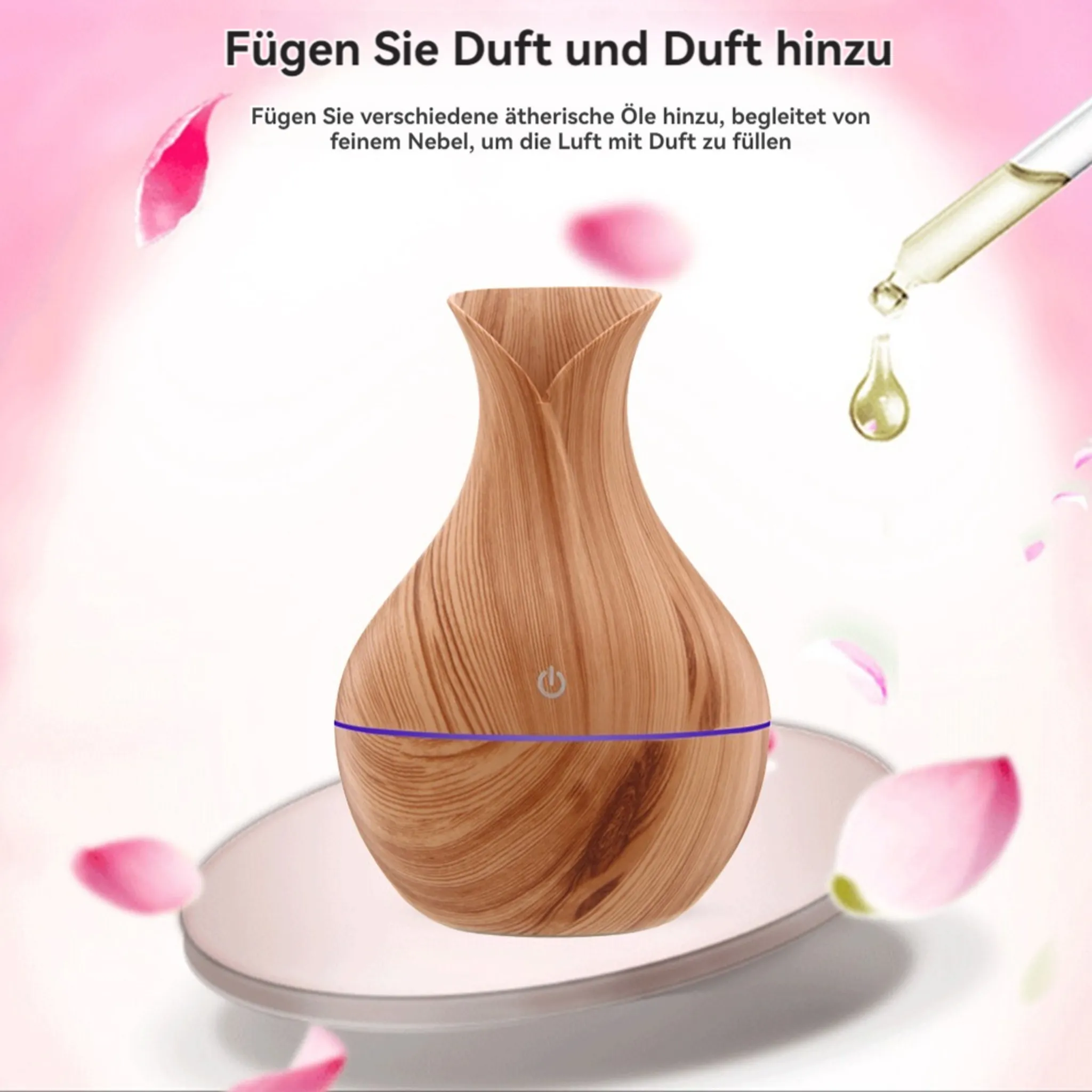 Holz-Diffusor mit ätherischem Öl und Nebel, umgeben von Blütenblättern.