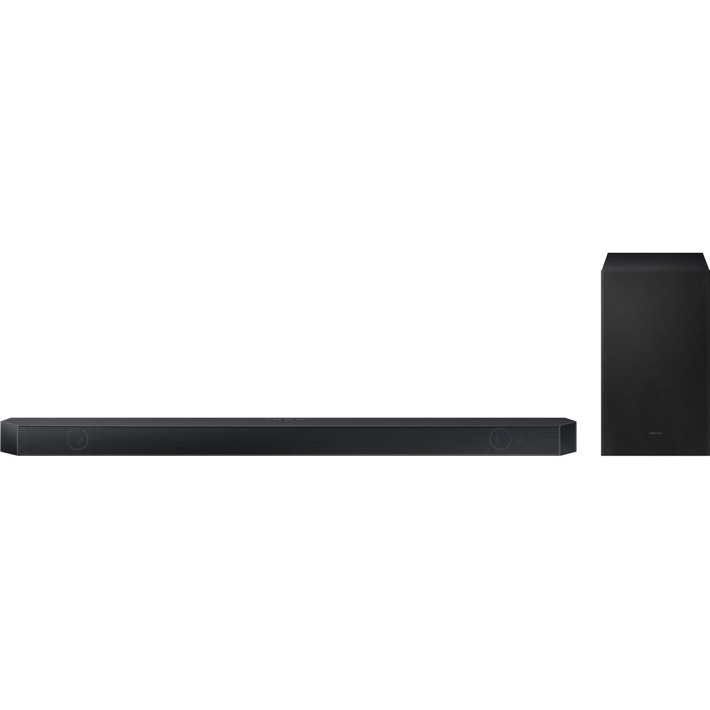 Czarny soundbar i subwoofer na białym tle.
