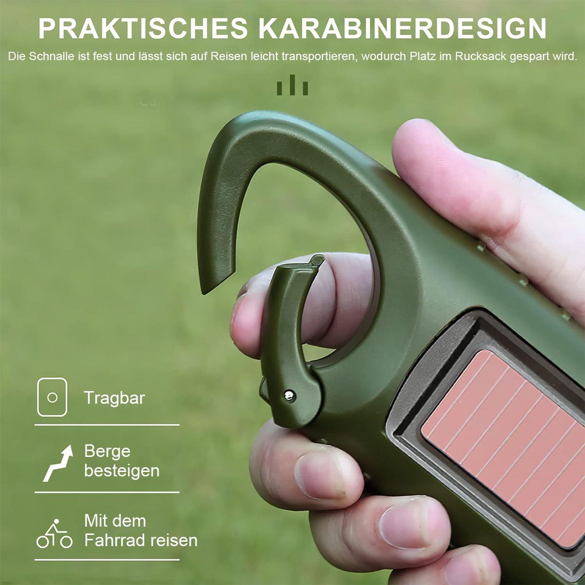 Grüner Karabiner mit Solarpanel, gehalten von einer Hand. Beschriftung 