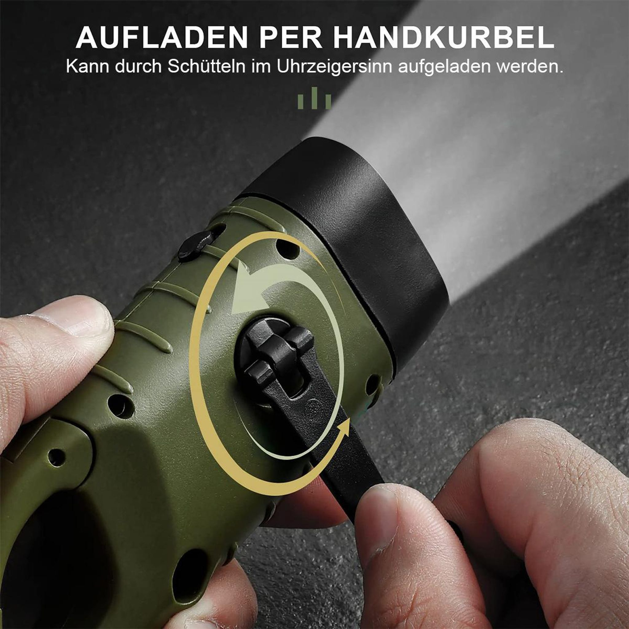 Grüne Kurbeltaschenlampe wird von Hand aufgeladen, Lichtstrahl nach rechts.