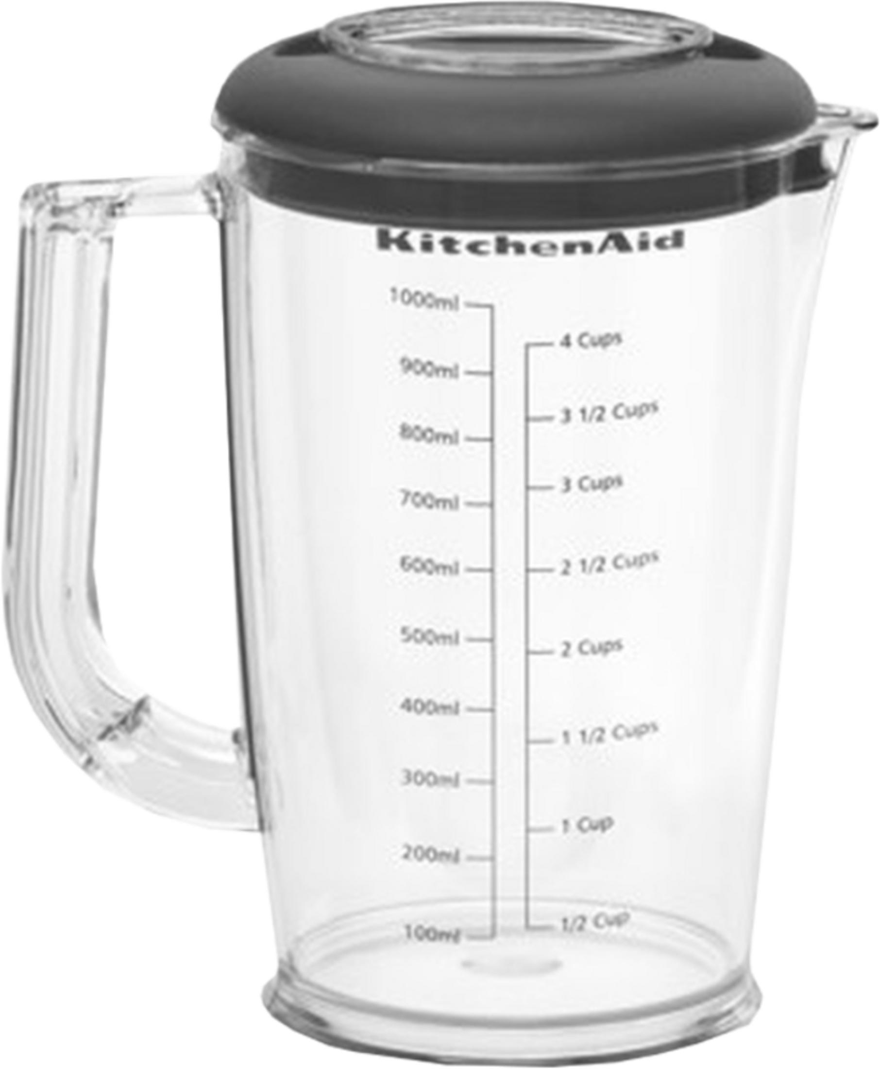 Siyah kapaklı ve ölçü işaretli şeffaf KitchenAid ölçü kabı.