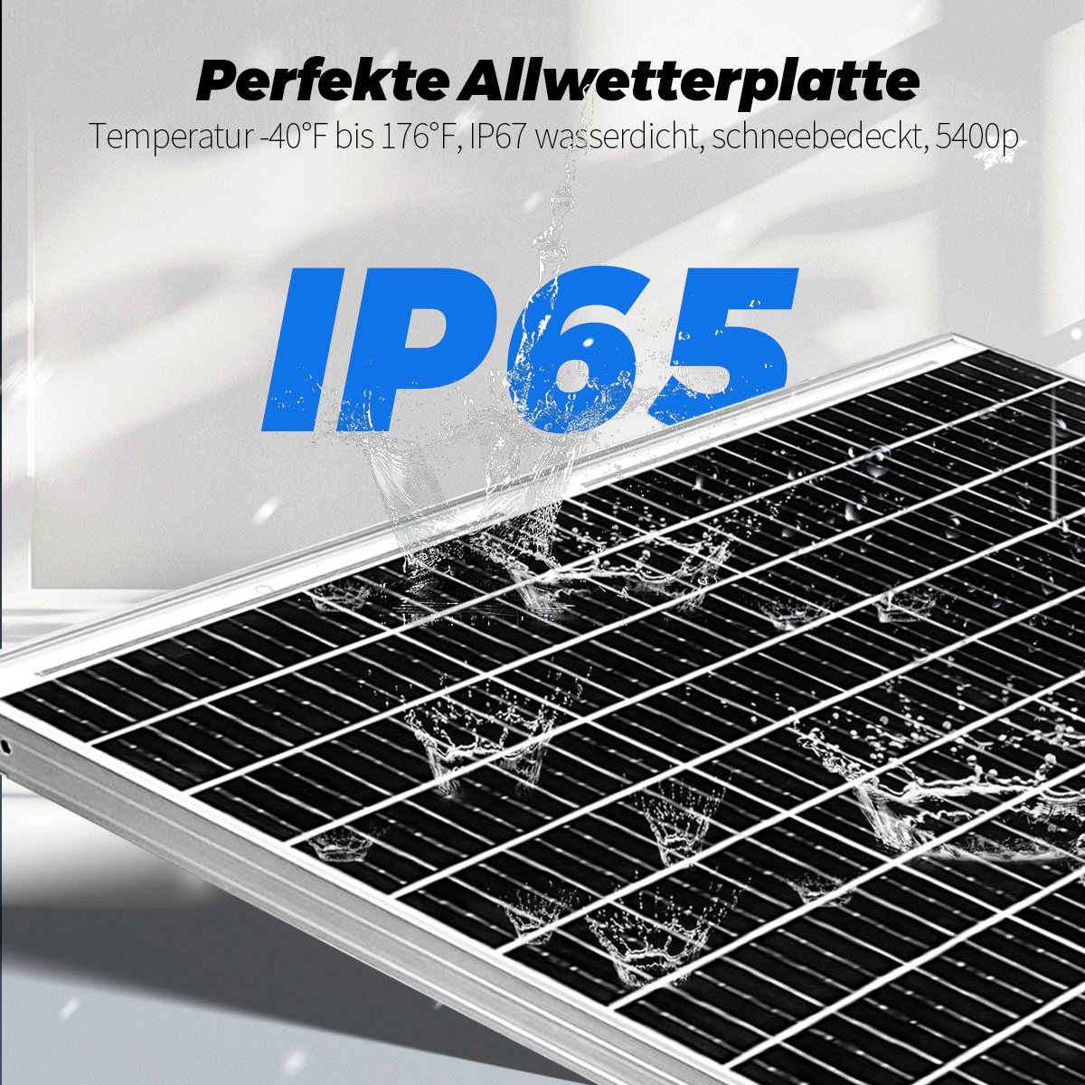 Solarpanel mit der Aufschrift "IP65", das Wasser ausgesetzt ist.