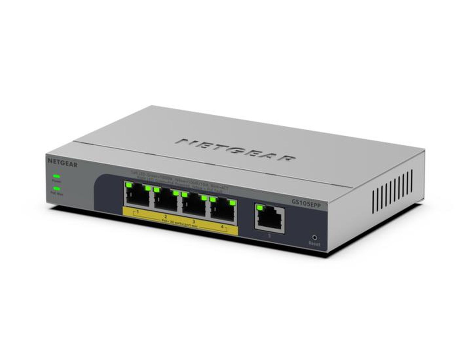Uno switch Netgear argentato con cinque porte Ethernet e LED verdi.