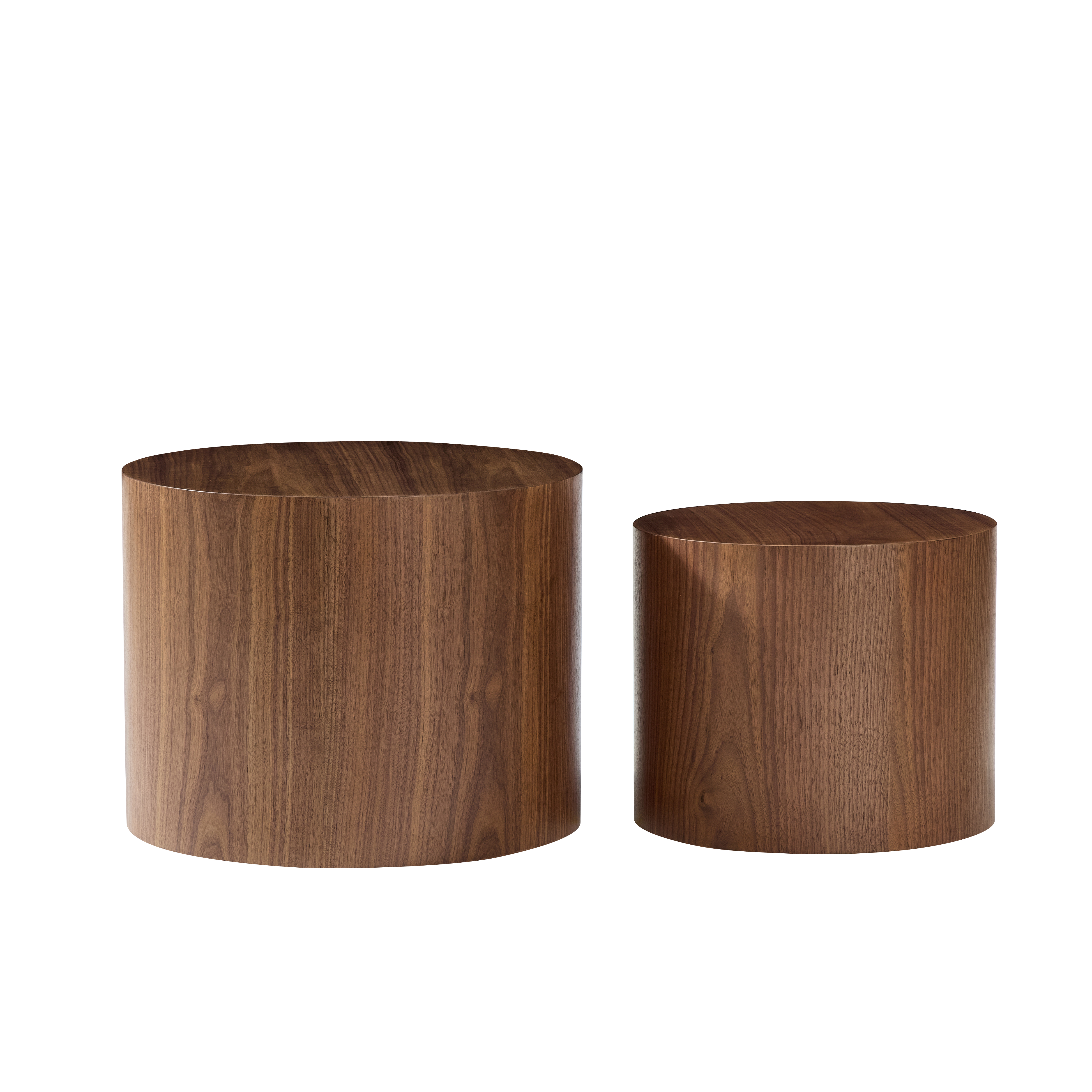 Zwei zylindrische Holztische, einer größer als der andere, mit Maserung.