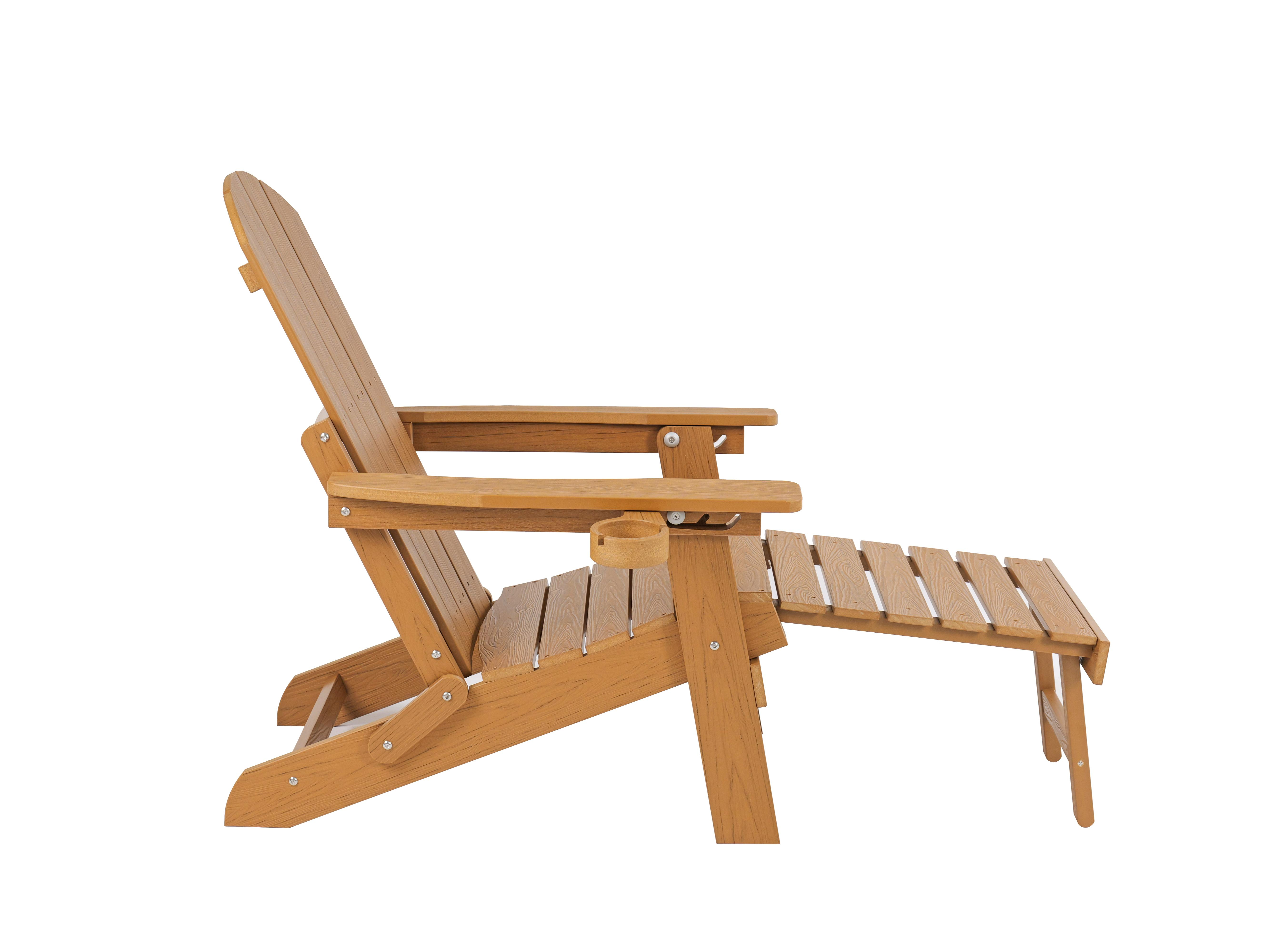 Holzfarbene Adirondack-Liege mit Fußstütze und Getränkehalter.