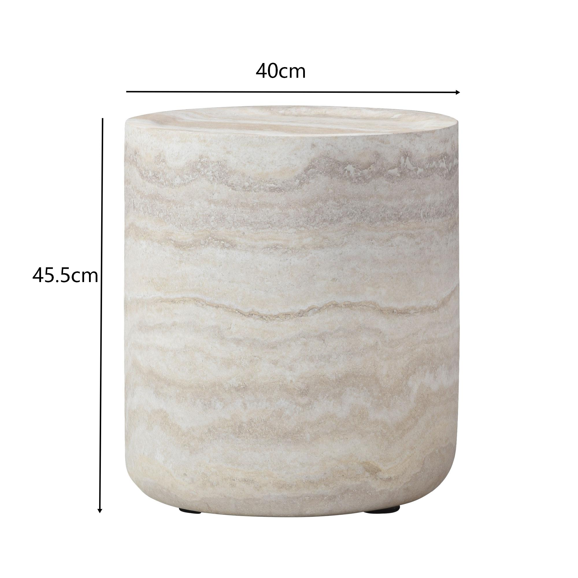 Ein zylindrischer Beistelltisch aus hellem Marmor mit Maserung, 45,5cm hoch, 40cm breit.