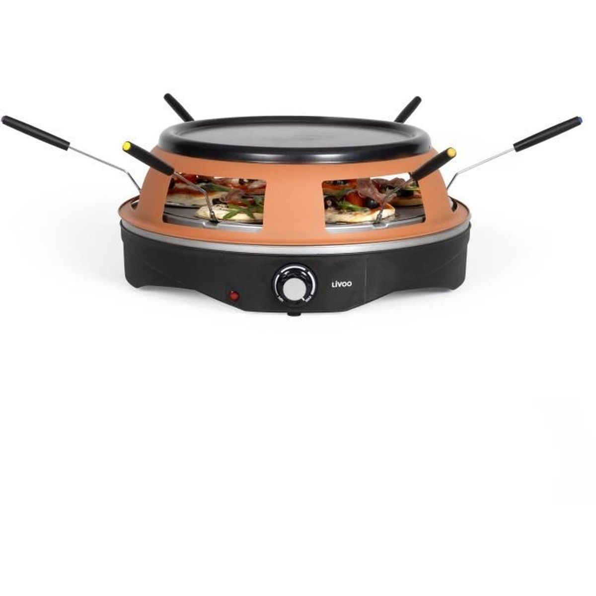 Un forno per pizza con quattro piccole pizze e attrezzi.